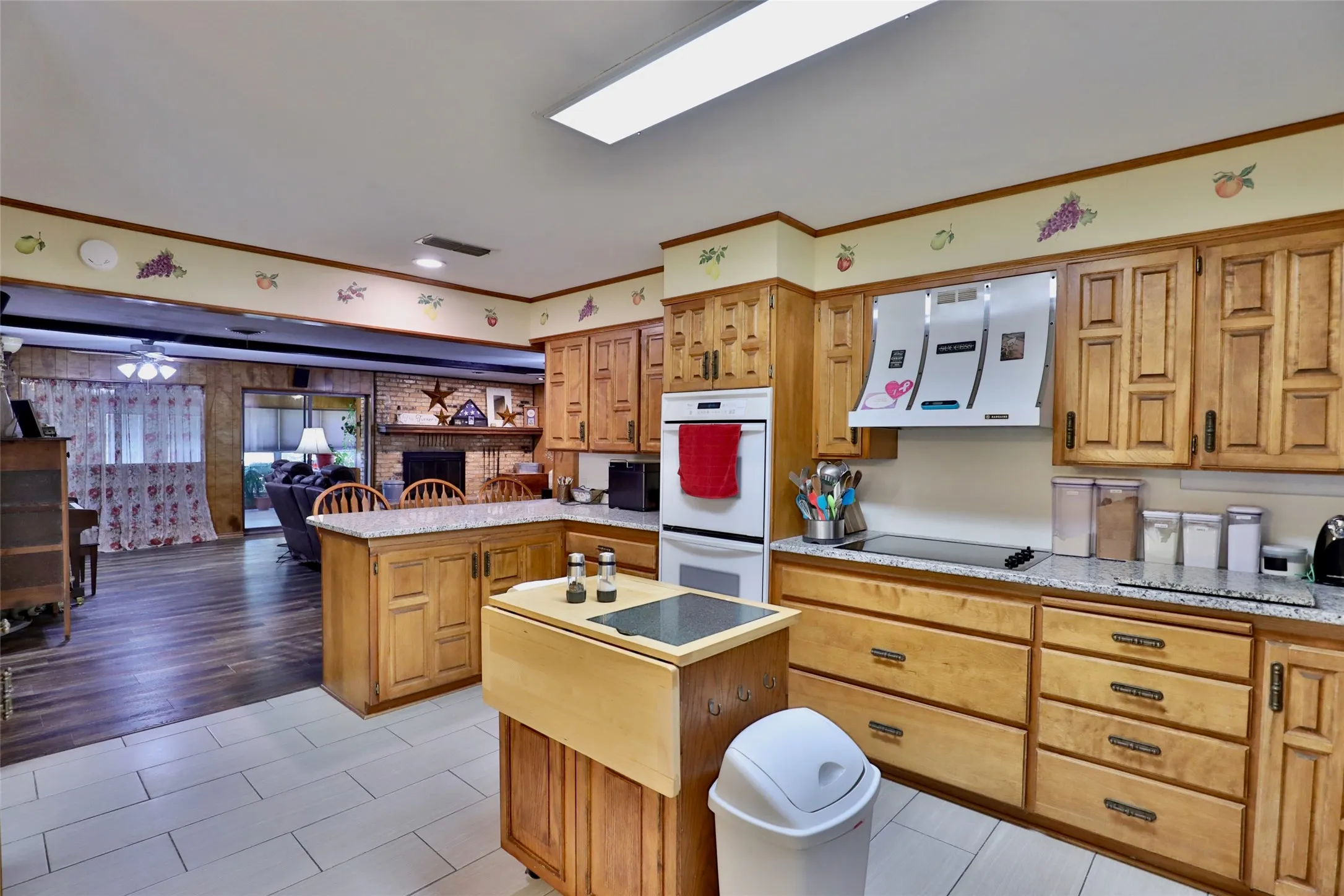 Single Family Residence For Sale in Taylor County , 448 Elmdale Road S, Abilene, Texas 79602, 3 Bedroom, 2 Bathroom, 4 Garage spaces, 2,782 Sqft, built in 1980, Preowned, mls#21105709, Real Estate Agent in Abilene, Homes For Sale in Taylor county, Homes For Sale in Abilene, Realtor in Abilene Texas, Real Estate Brokerage Independent Realty Texas, Luminita Cordes Realtor