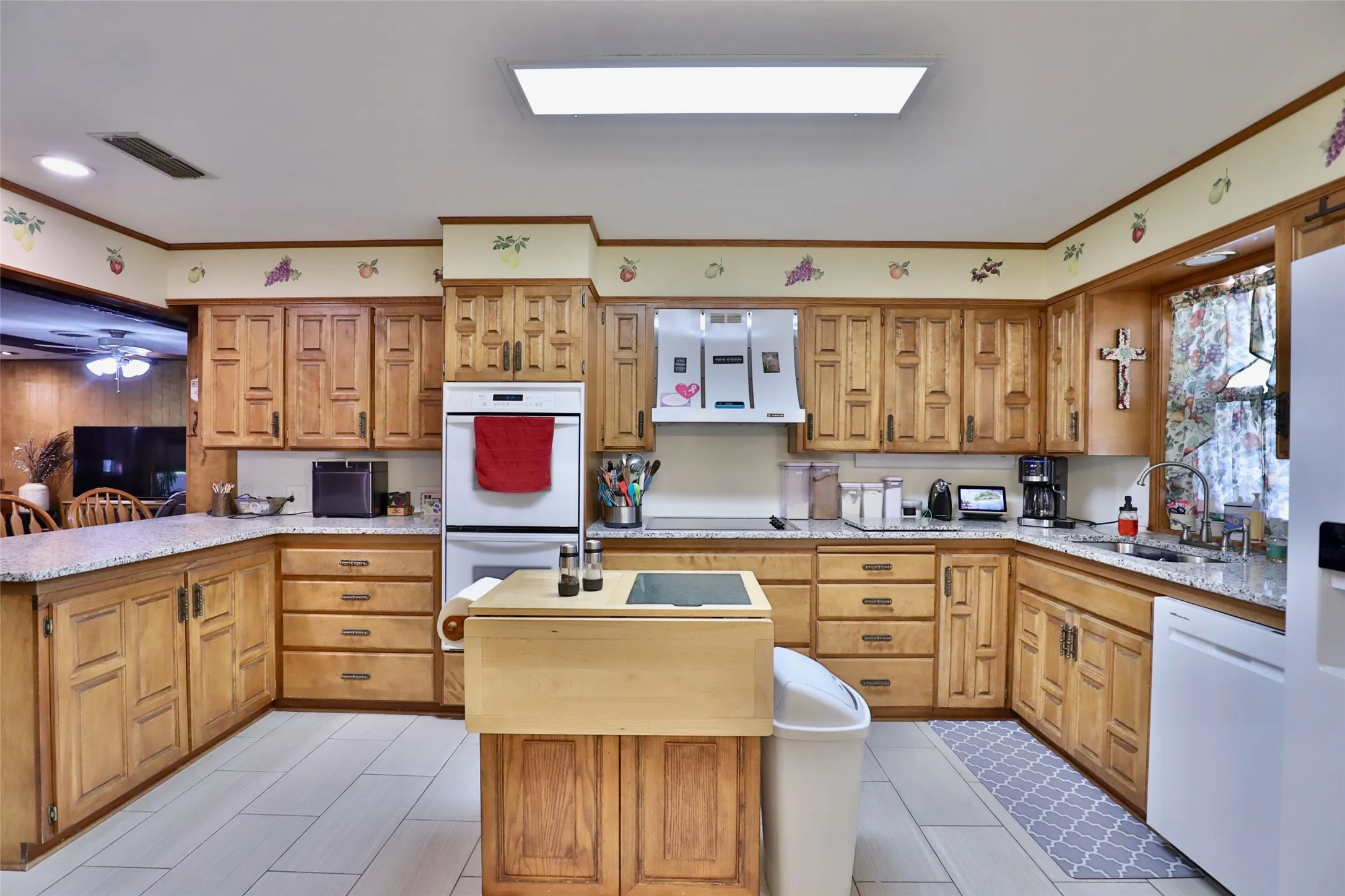 Single Family Residence For Sale in Taylor County , 448 Elmdale Road S, Abilene, Texas 79602, 3 Bedroom, 2 Bathroom, 4 Garage spaces, 2,782 Sqft, built in 1980, Preowned, mls#21105709, Real Estate Agent in Abilene, Homes For Sale in Taylor county, Homes For Sale in Abilene, Realtor in Abilene Texas, Real Estate Brokerage Independent Realty Texas, Luminita Cordes Realtor