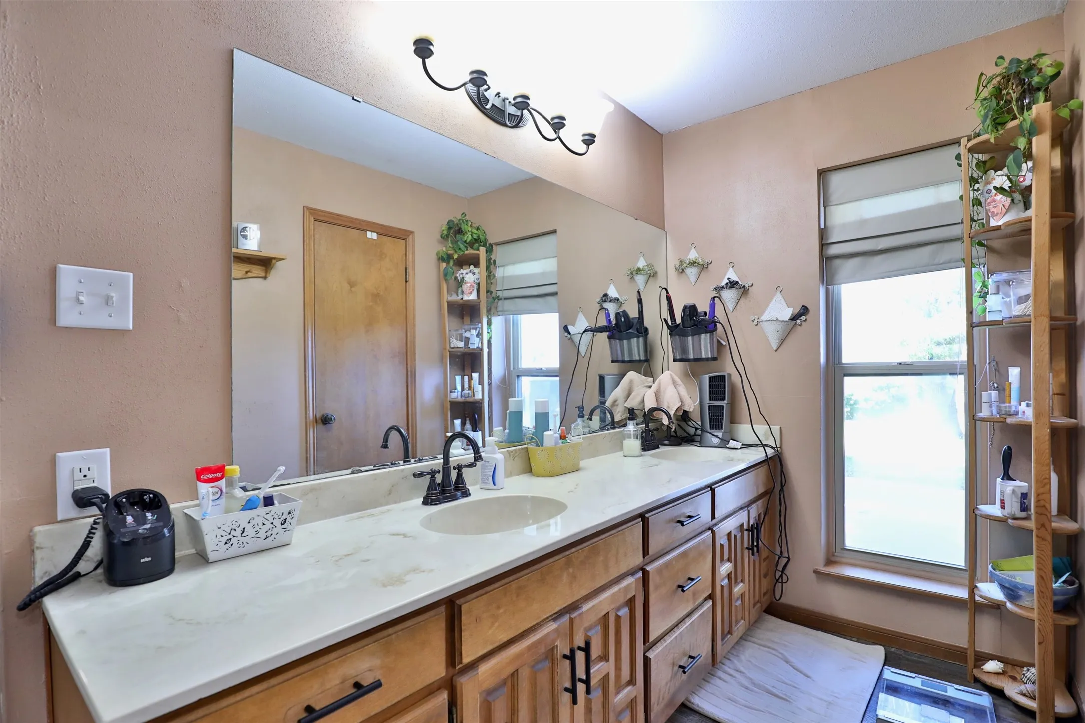 Single Family Residence For Sale in Taylor County , 448 Elmdale Road S, Abilene, Texas 79602, 3 Bedroom, 2 Bathroom, 4 Garage spaces, 2,782 Sqft, built in 1980, Preowned, mls#21105709, Real Estate Agent in Abilene, Homes For Sale in Taylor county, Homes For Sale in Abilene, Realtor in Abilene Texas, Real Estate Brokerage Independent Realty Texas, Luminita Cordes Realtor