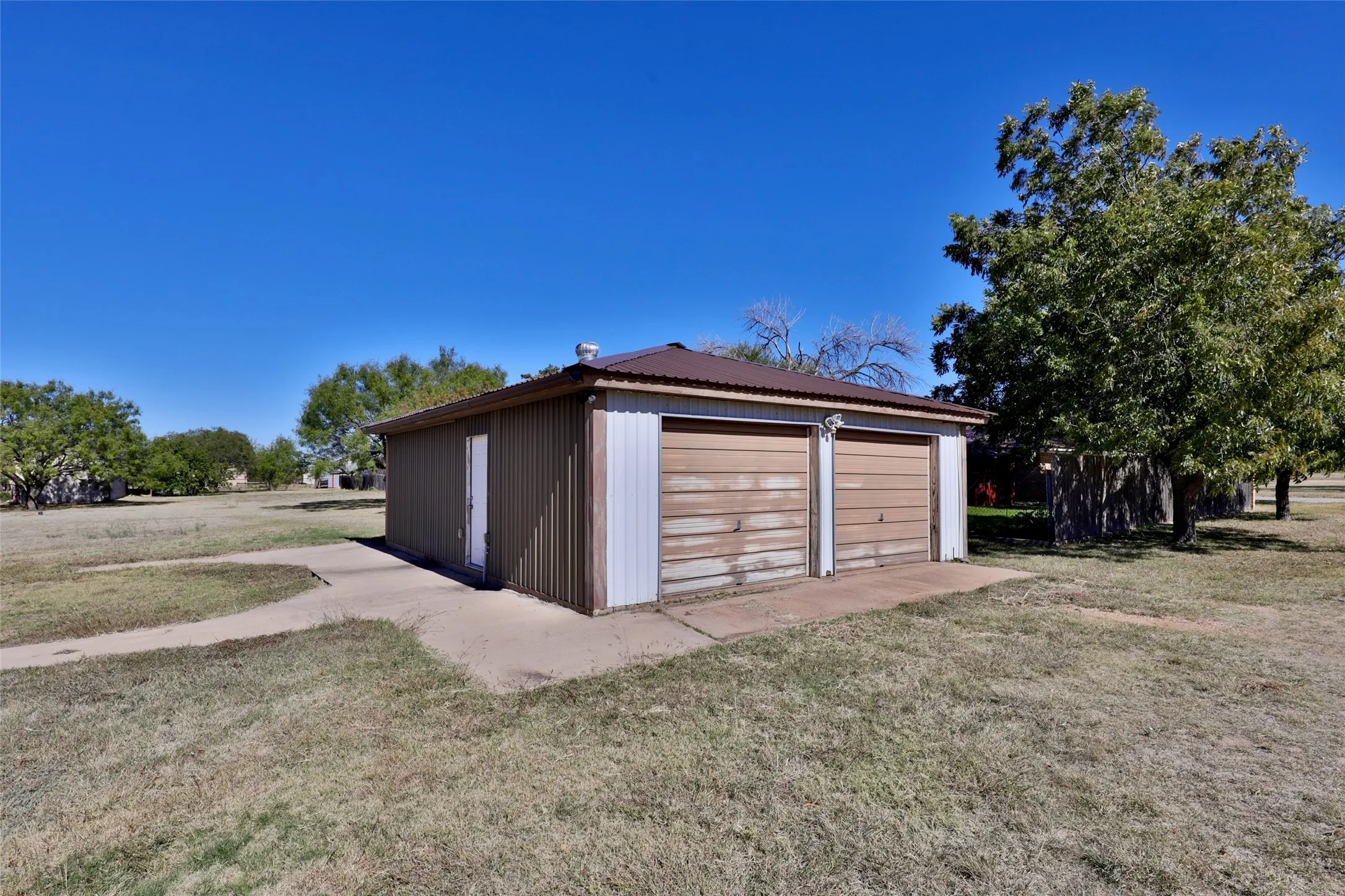 Detached Garage/Workshop
