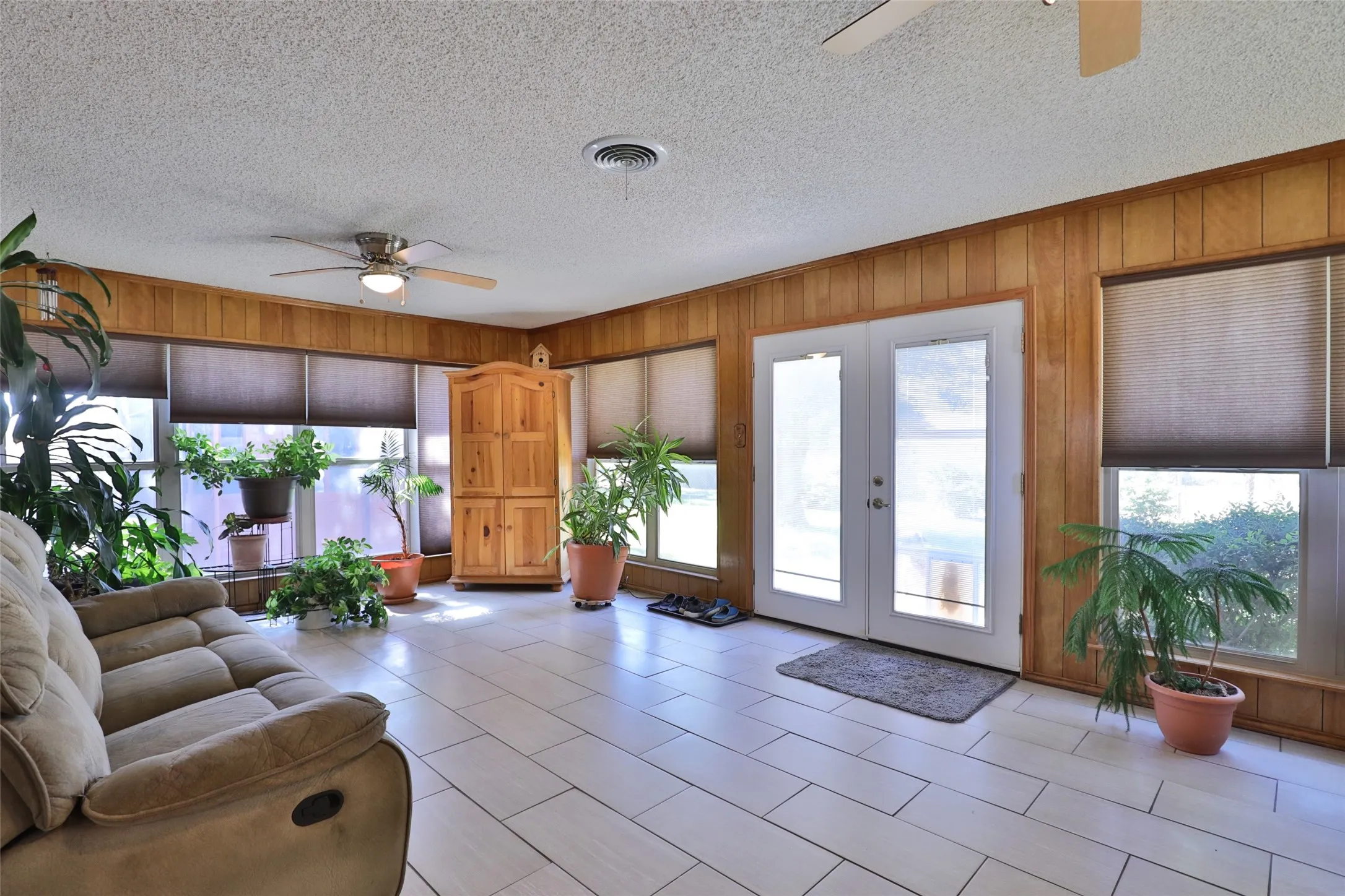 Single Family Residence For Sale in Taylor County , 448 Elmdale Road S, Abilene, Texas 79602, 3 Bedroom, 2 Bathroom, 4 Garage spaces, 2,782 Sqft, built in 1980, Preowned, mls#21105709, Real Estate Agent in Abilene, Homes For Sale in Taylor county, Homes For Sale in Abilene, Realtor in Abilene Texas, Real Estate Brokerage Independent Realty Texas, Luminita Cordes Realtor