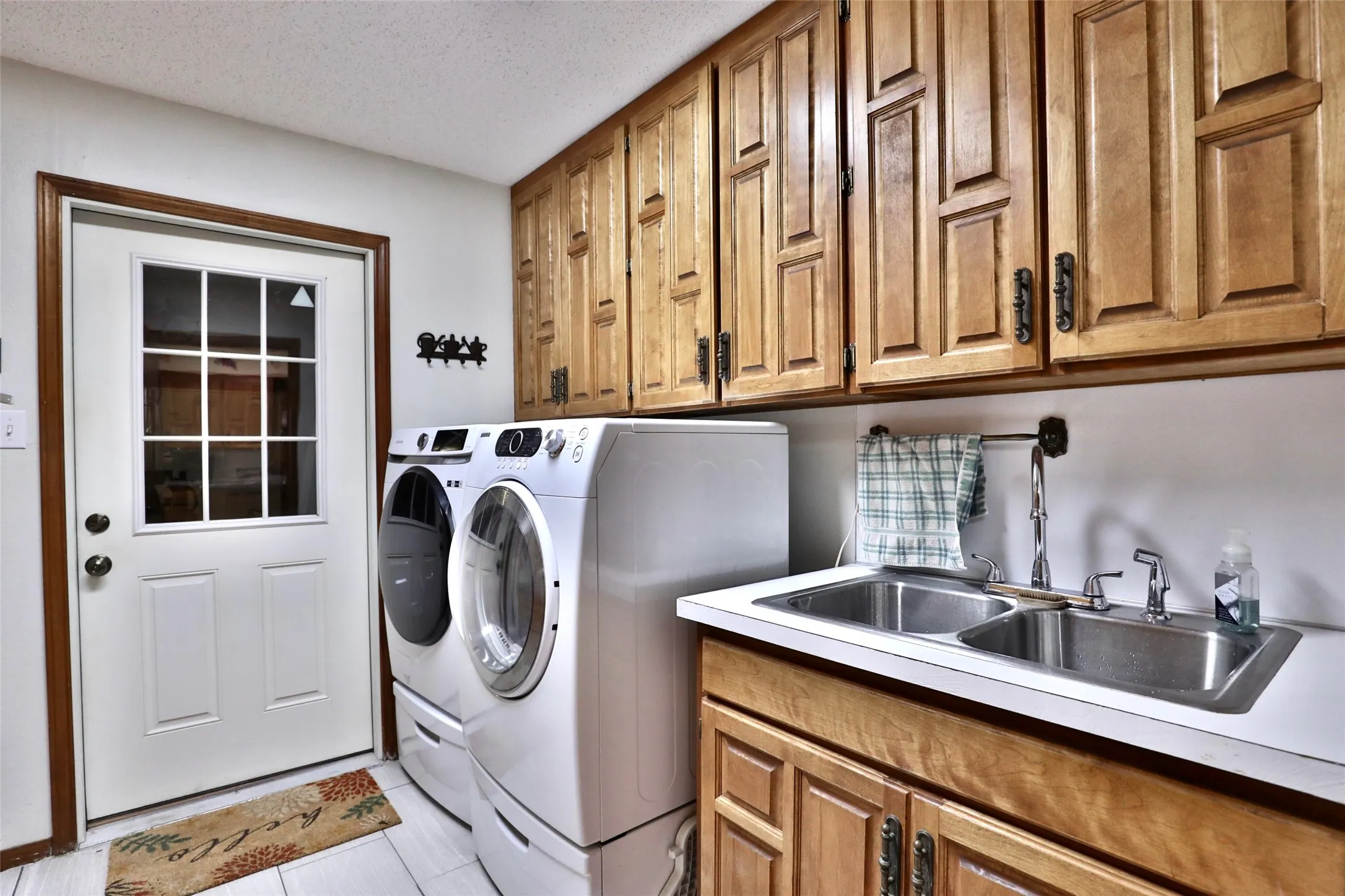 Single Family Residence For Sale in Taylor County , 448 Elmdale Road S, Abilene, Texas 79602, 3 Bedroom, 2 Bathroom, 4 Garage spaces, 2,782 Sqft, built in 1980, Preowned, mls#21105709, Real Estate Agent in Abilene, Homes For Sale in Taylor county, Homes For Sale in Abilene, Realtor in Abilene Texas, Real Estate Brokerage Independent Realty Texas, Luminita Cordes Realtor