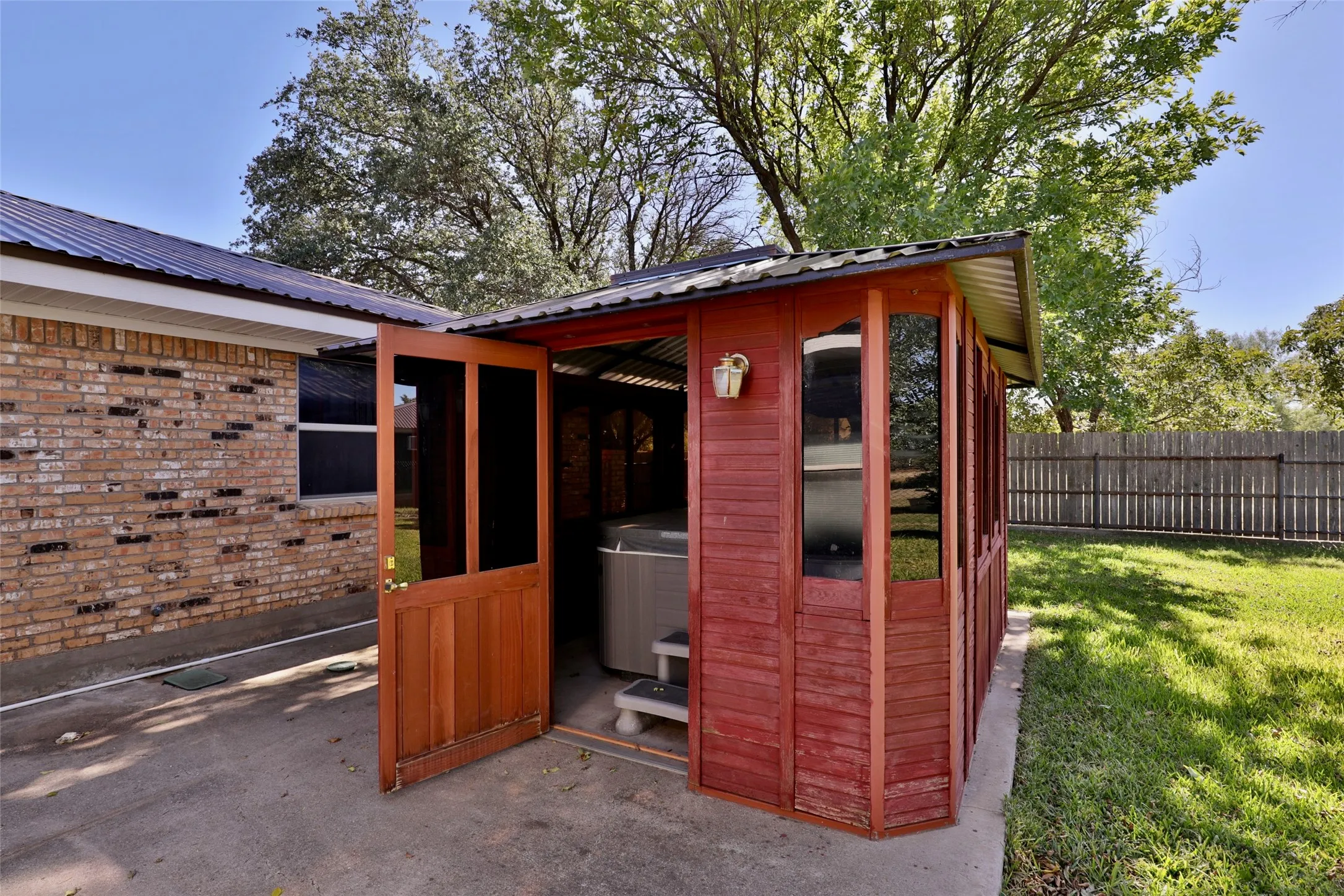 Single Family Residence For Sale in Taylor County , 448 Elmdale Road S, Abilene, Texas 79602, 3 Bedroom, 2 Bathroom, 4 Garage spaces, 2,782 Sqft, built in 1980, Preowned, mls#21105709, Real Estate Agent in Abilene, Homes For Sale in Taylor county, Homes For Sale in Abilene, Realtor in Abilene Texas, Real Estate Brokerage Independent Realty Texas, Luminita Cordes Realtor