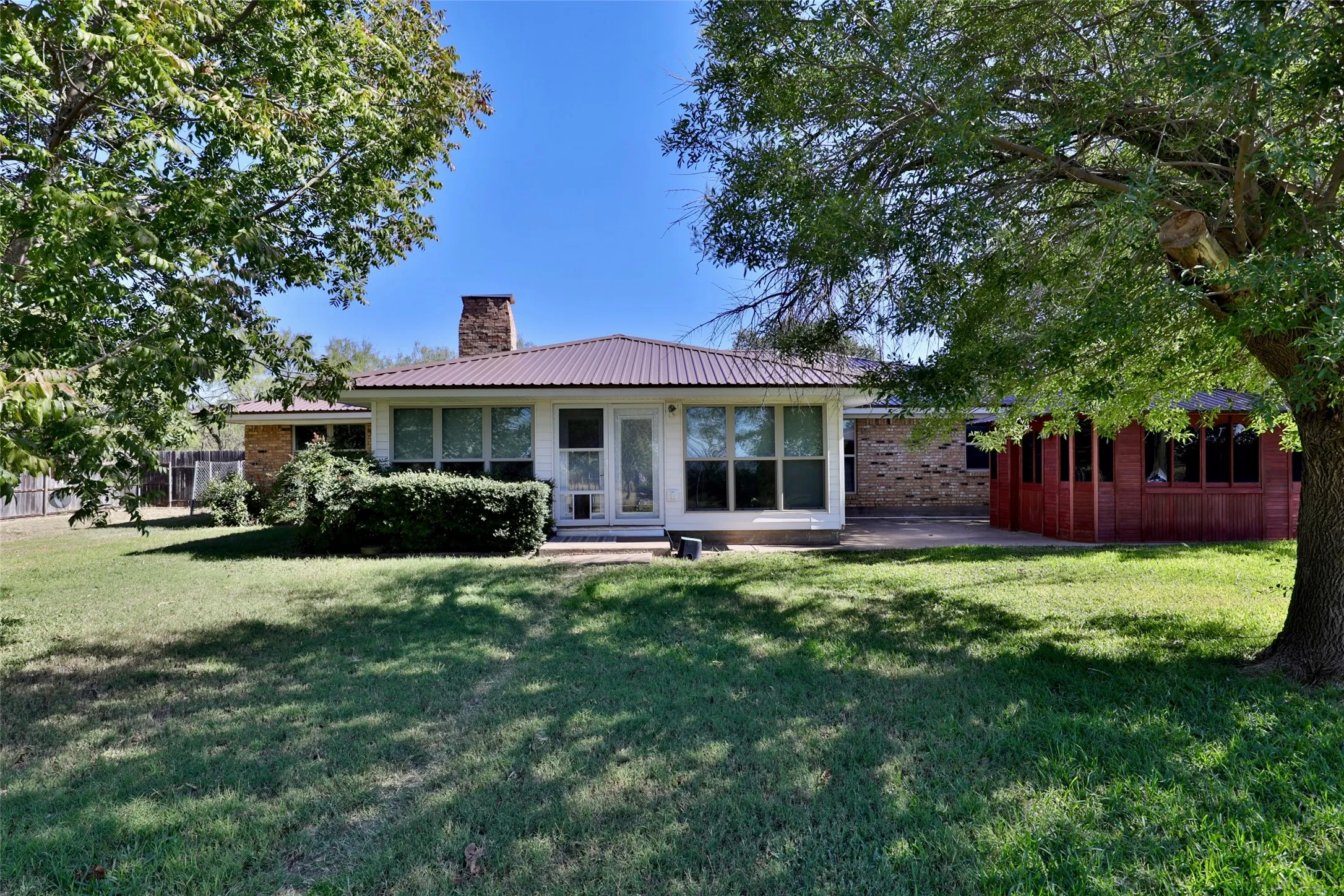 Single Family Residence For Sale in Taylor County , 448 Elmdale Road S, Abilene, Texas 79602, 3 Bedroom, 2 Bathroom, 4 Garage spaces, 2,782 Sqft, built in 1980, Preowned, mls#21105709, Real Estate Agent in Abilene, Homes For Sale in Taylor county, Homes For Sale in Abilene, Realtor in Abilene Texas, Real Estate Brokerage Independent Realty Texas, Luminita Cordes Realtor