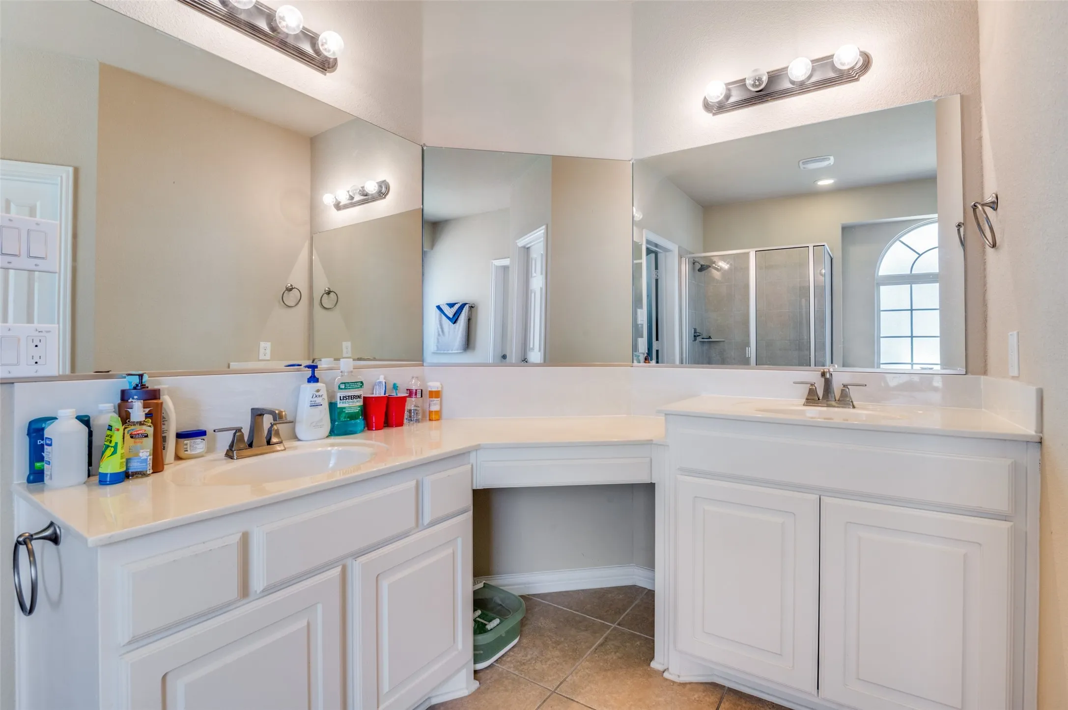 Single Family Residence For Sale in Dallas County , 1512 Ruffian Road, De Soto, Texas 75115, 4 Bedroom, 4 Bathroom, 3 Garage spaces, 3,389 Sqft, built in 2015, mls#21100753, Real Estate Agent in De Soto, Homes For Sale in Dallas county, Homes For Sale in De Soto, Realtor in De Soto Texas, Real Estate Brokerage Independent Realty Texas, Luminita Cordes Realtor
