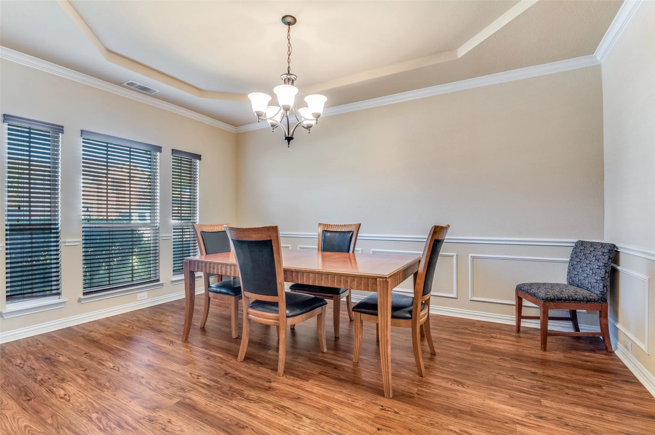 Single Family Residence For Sale in Dallas County , 1512 Ruffian Road, De Soto, Texas 75115, 4 Bedroom, 4 Bathroom, 3 Garage spaces, 3,389 Sqft, built in 2015, mls#21100753, Real Estate Agent in De Soto, Homes For Sale in Dallas county, Homes For Sale in De Soto, Realtor in De Soto Texas, Real Estate Brokerage Independent Realty Texas, Luminita Cordes Realtor