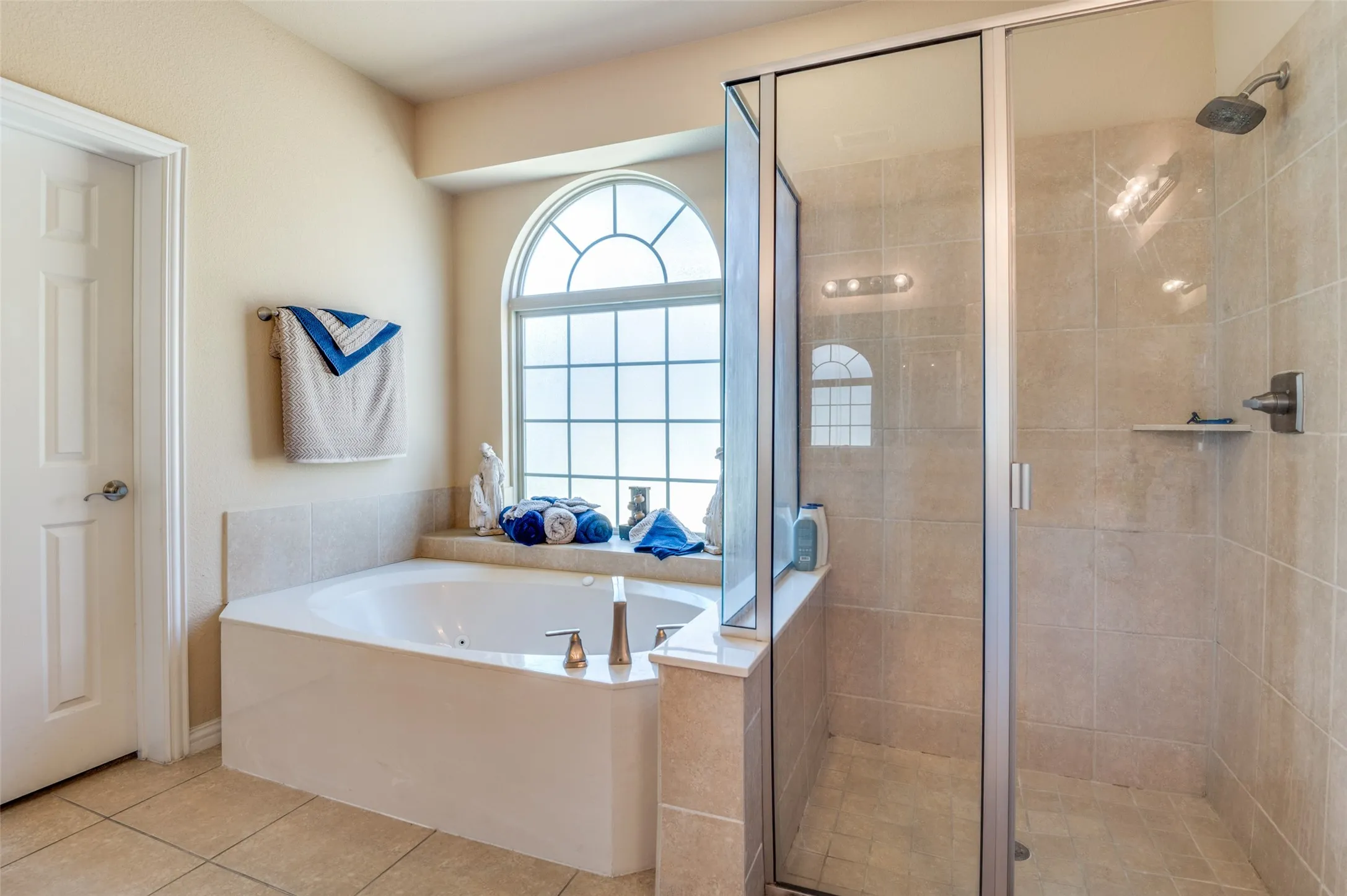 Single Family Residence For Sale in Dallas County , 1512 Ruffian Road, De Soto, Texas 75115, 4 Bedroom, 4 Bathroom, 3 Garage spaces, 3,389 Sqft, built in 2015, mls#21100753, Real Estate Agent in De Soto, Homes For Sale in Dallas county, Homes For Sale in De Soto, Realtor in De Soto Texas, Real Estate Brokerage Independent Realty Texas, Luminita Cordes Realtor