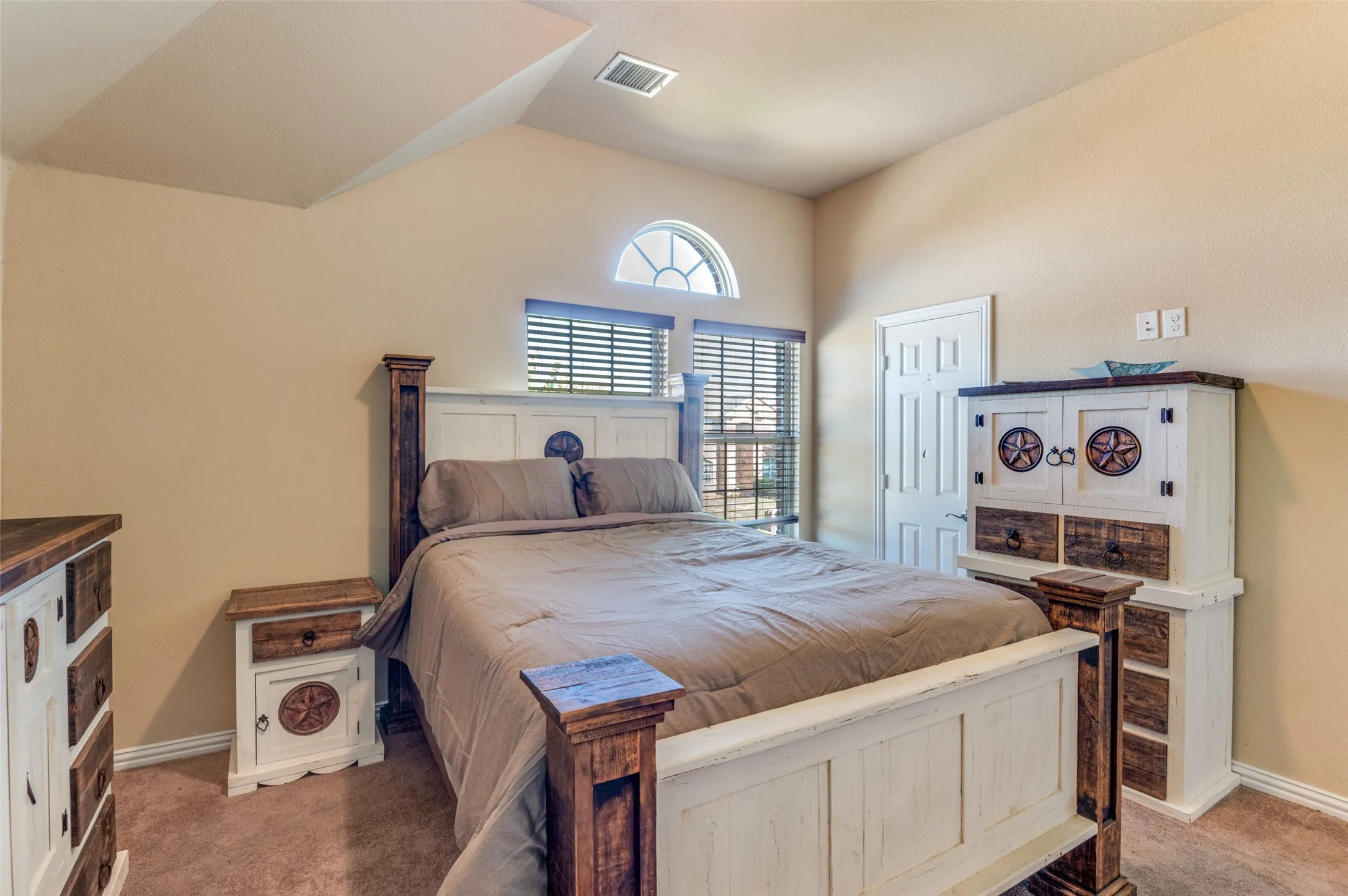 Single Family Residence For Sale in Dallas County , 1512 Ruffian Road, De Soto, Texas 75115, 4 Bedroom, 4 Bathroom, 3 Garage spaces, 3,389 Sqft, built in 2015, mls#21100753, Real Estate Agent in De Soto, Homes For Sale in Dallas county, Homes For Sale in De Soto, Realtor in De Soto Texas, Real Estate Brokerage Independent Realty Texas, Luminita Cordes Realtor