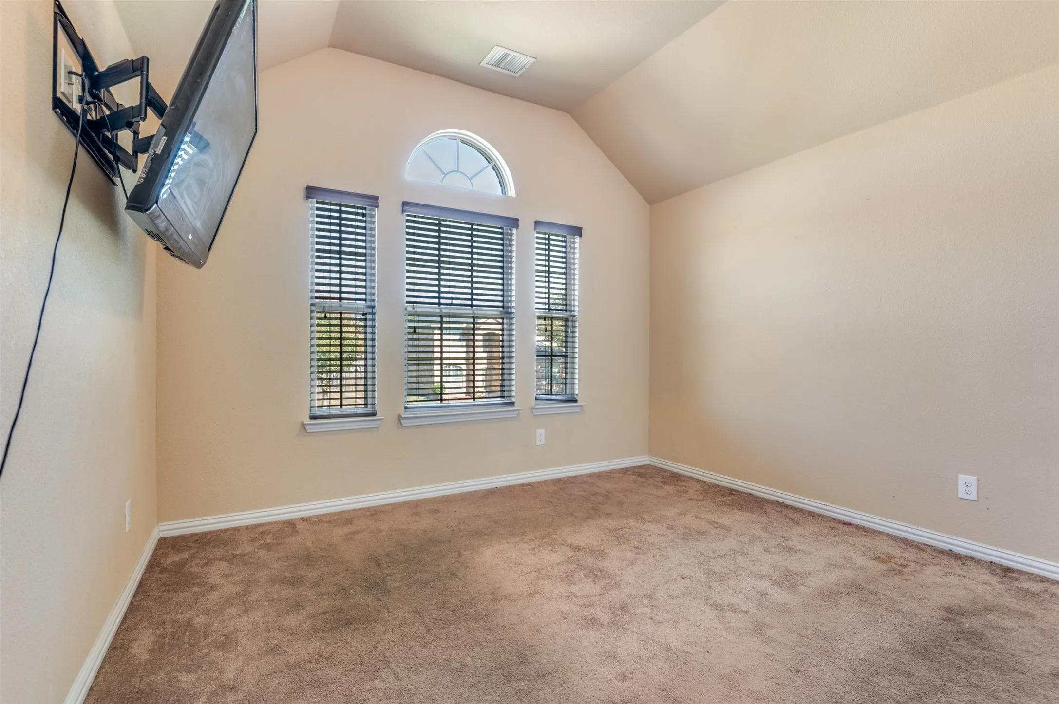 Single Family Residence For Sale in Dallas County , 1512 Ruffian Road, De Soto, Texas 75115, 4 Bedroom, 4 Bathroom, 3 Garage spaces, 3,389 Sqft, built in 2015, mls#21100753, Real Estate Agent in De Soto, Homes For Sale in Dallas county, Homes For Sale in De Soto, Realtor in De Soto Texas, Real Estate Brokerage Independent Realty Texas, Luminita Cordes Realtor