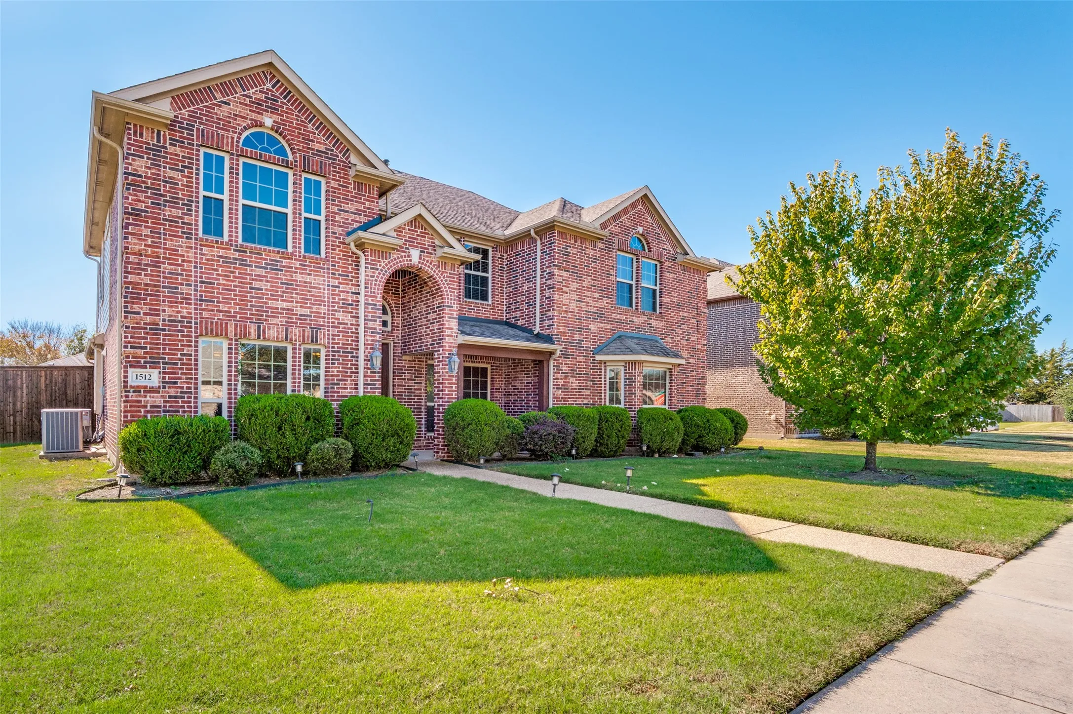 Single Family Residence For Sale in Dallas County , 1512 Ruffian Road, De Soto, Texas 75115, 4 Bedroom, 4 Bathroom, 3 Garage spaces, 3,389 Sqft, built in 2015, mls#21100753, Real Estate Agent in De Soto, Homes For Sale in Dallas county, Homes For Sale in De Soto, Realtor in De Soto Texas, Real Estate Brokerage Independent Realty Texas, Luminita Cordes Realtor