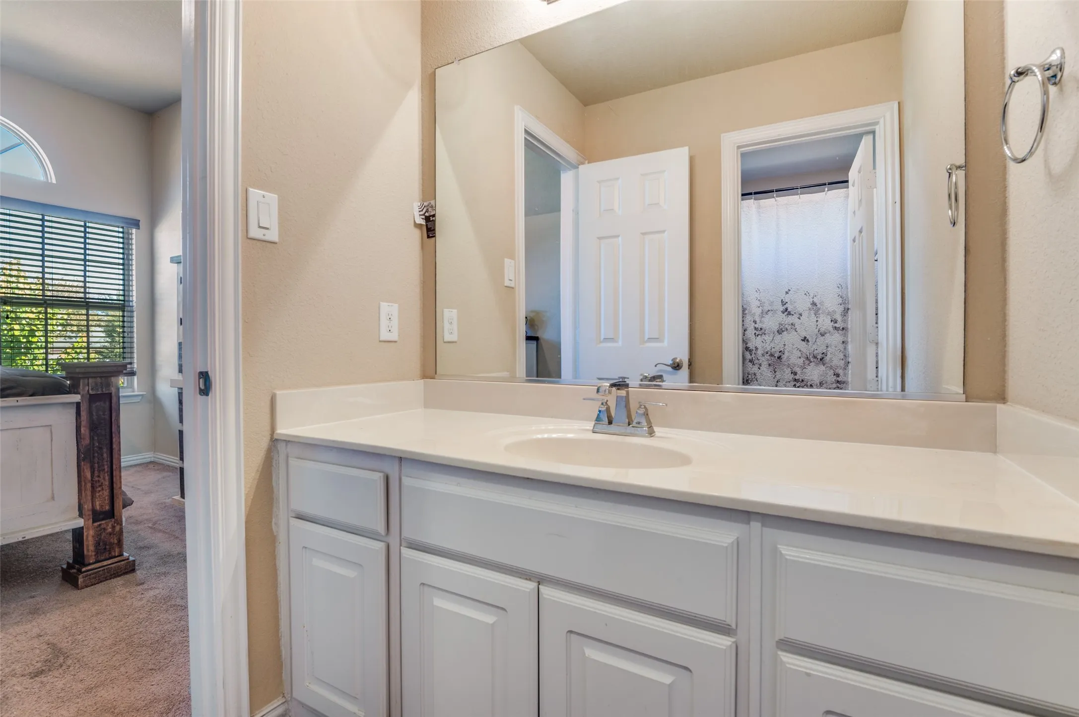 Single Family Residence For Sale in Dallas County , 1512 Ruffian Road, De Soto, Texas 75115, 4 Bedroom, 4 Bathroom, 3 Garage spaces, 3,389 Sqft, built in 2015, mls#21100753, Real Estate Agent in De Soto, Homes For Sale in Dallas county, Homes For Sale in De Soto, Realtor in De Soto Texas, Real Estate Brokerage Independent Realty Texas, Luminita Cordes Realtor