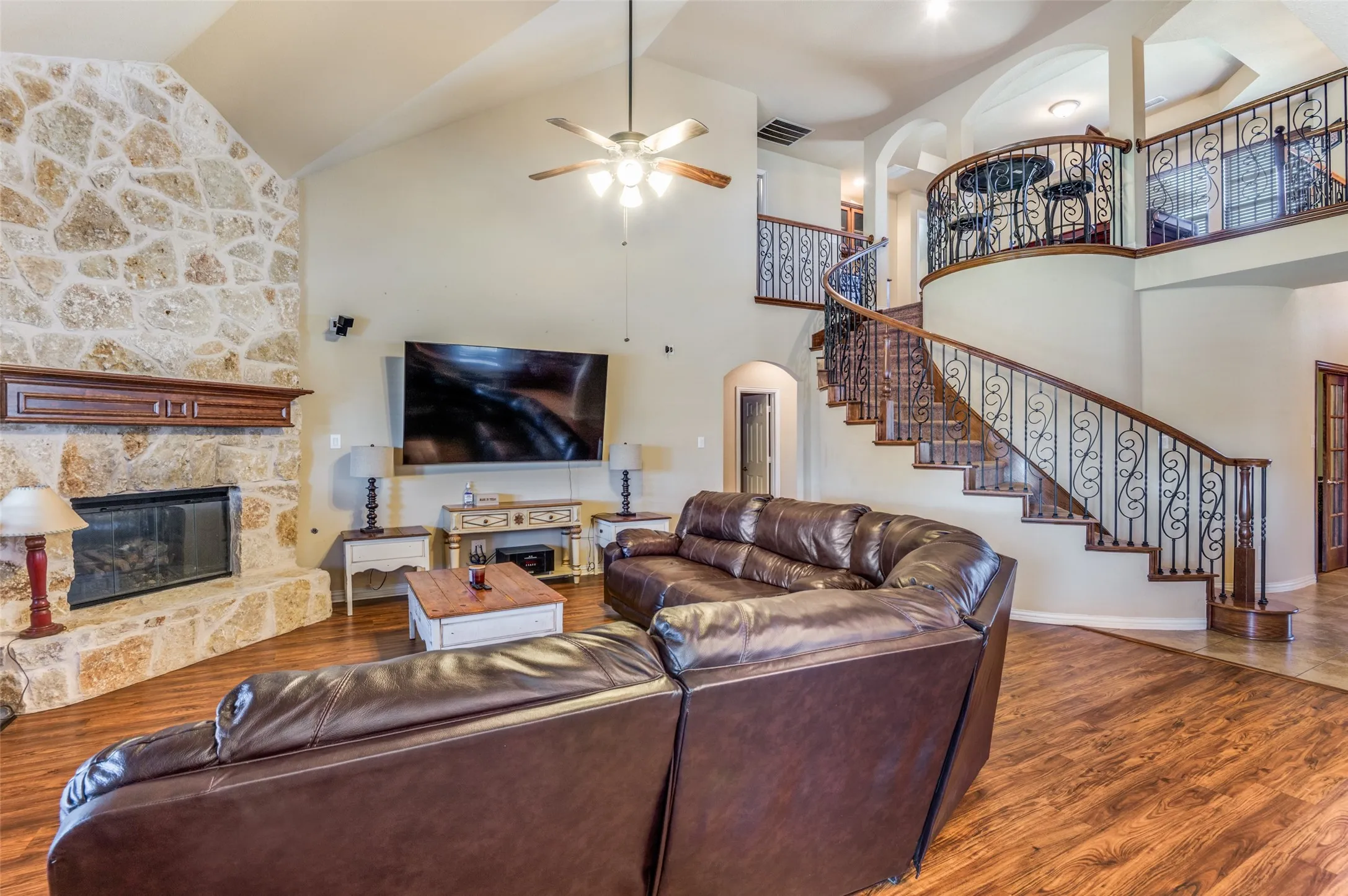 Single Family Residence For Sale in Dallas County , 1512 Ruffian Road, De Soto, Texas 75115, 4 Bedroom, 4 Bathroom, 3 Garage spaces, 3,389 Sqft, built in 2015, mls#21100753, Real Estate Agent in De Soto, Homes For Sale in Dallas county, Homes For Sale in De Soto, Realtor in De Soto Texas, Real Estate Brokerage Independent Realty Texas, Luminita Cordes Realtor