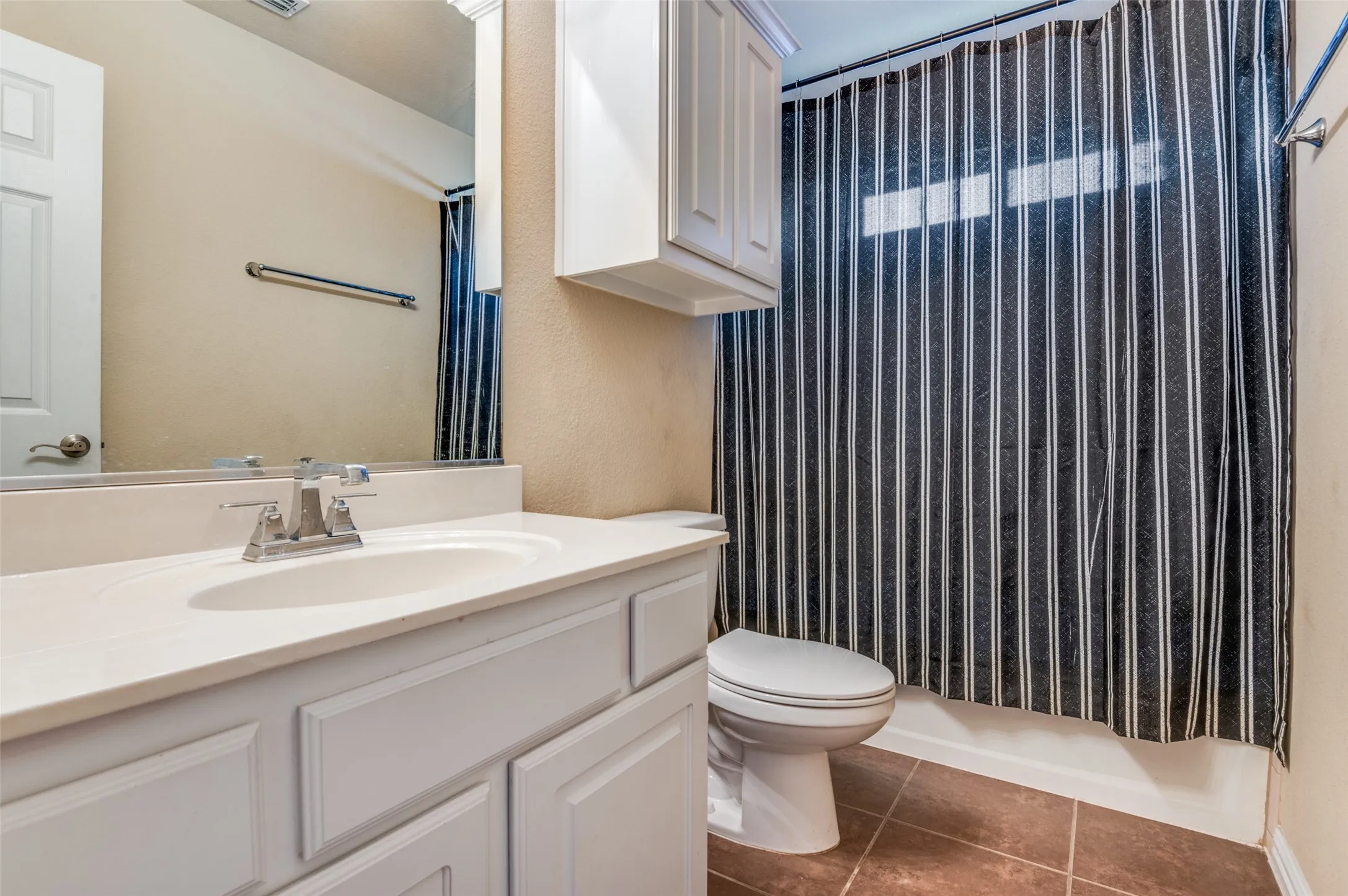Single Family Residence For Sale in Dallas County , 1512 Ruffian Road, De Soto, Texas 75115, 4 Bedroom, 4 Bathroom, 3 Garage spaces, 3,389 Sqft, built in 2015, mls#21100753, Real Estate Agent in De Soto, Homes For Sale in Dallas county, Homes For Sale in De Soto, Realtor in De Soto Texas, Real Estate Brokerage Independent Realty Texas, Luminita Cordes Realtor