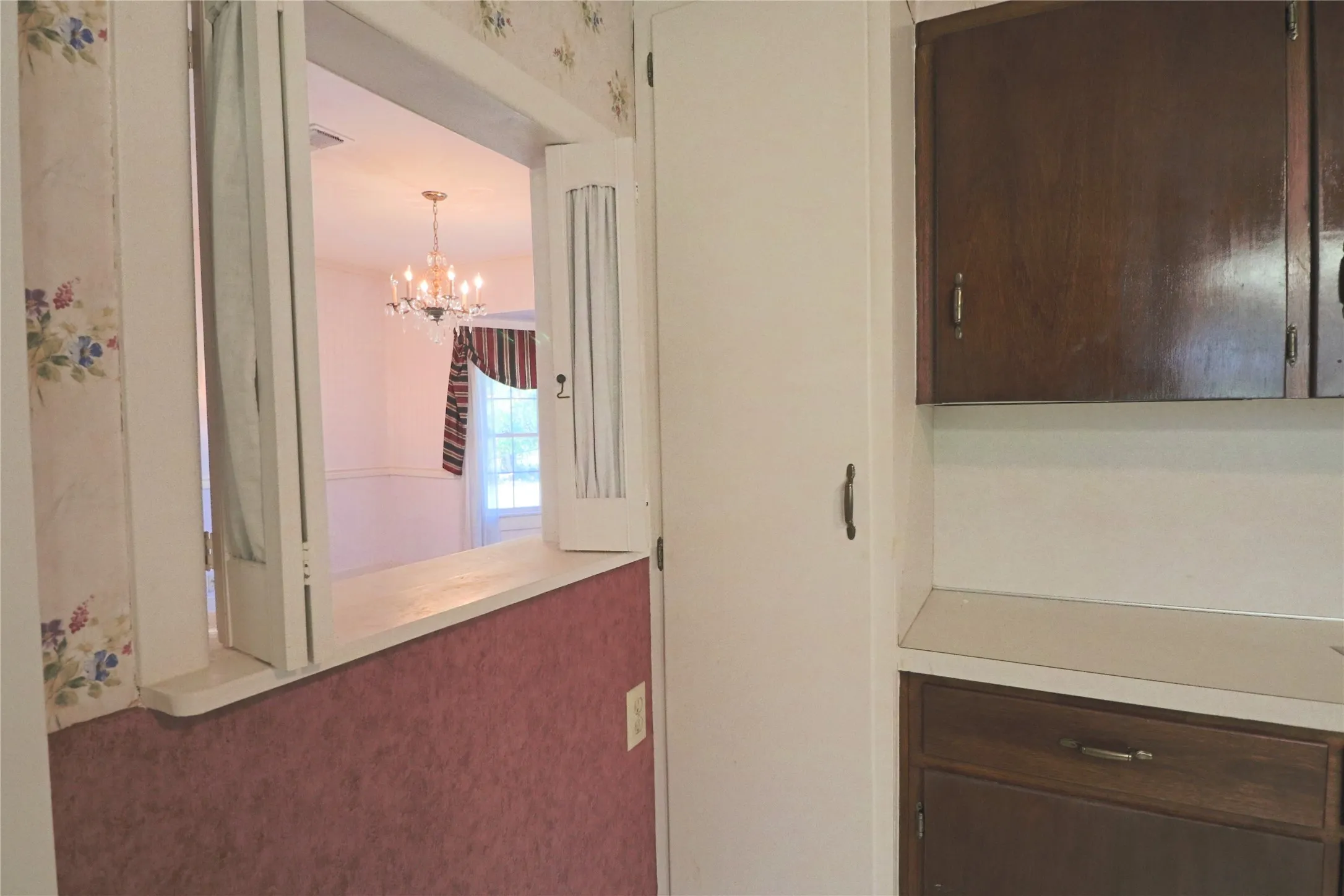 Single Family Residence For Sale in Freestone County , 1825 Fm 27 W, Wortham, Texas 76693, 3 Bedroom, 2 Bathroom, Garage spaces, 2,124 Sqft, built in 1939, mls#21106165, Real Estate Agent in Wortham, Homes For Sale in Freestone county, Homes For Sale in Wortham, Realtor in Wortham Texas, Real Estate Brokerage Independent Realty Texas, Luminita Cordes Realtor