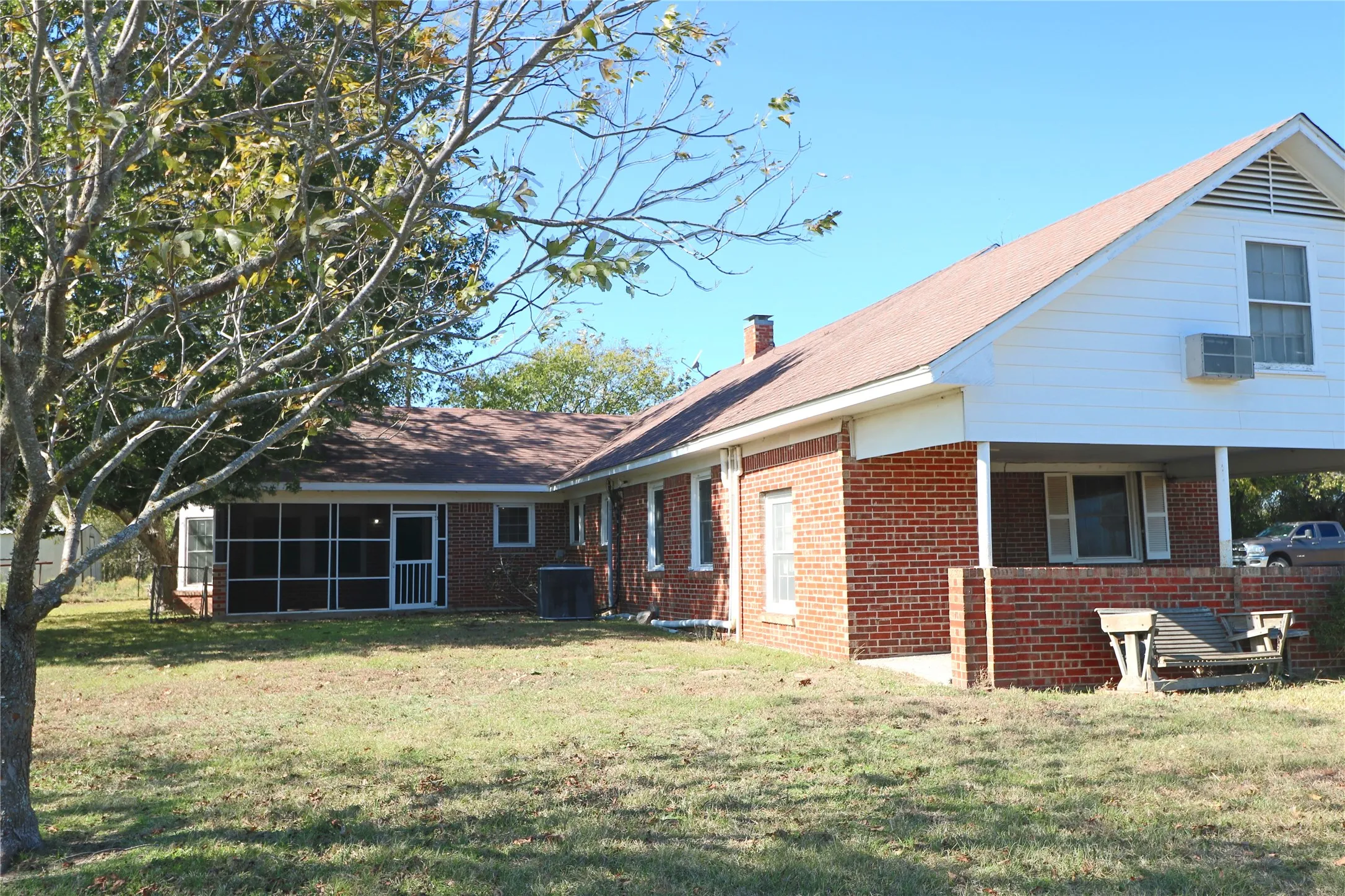 Single Family Residence For Sale in Freestone County , 1825 Fm 27 W, Wortham, Texas 76693, 3 Bedroom, 2 Bathroom, Garage spaces, 2,124 Sqft, built in 1939, mls#21106165, Real Estate Agent in Wortham, Homes For Sale in Freestone county, Homes For Sale in Wortham, Realtor in Wortham Texas, Real Estate Brokerage Independent Realty Texas, Luminita Cordes Realtor