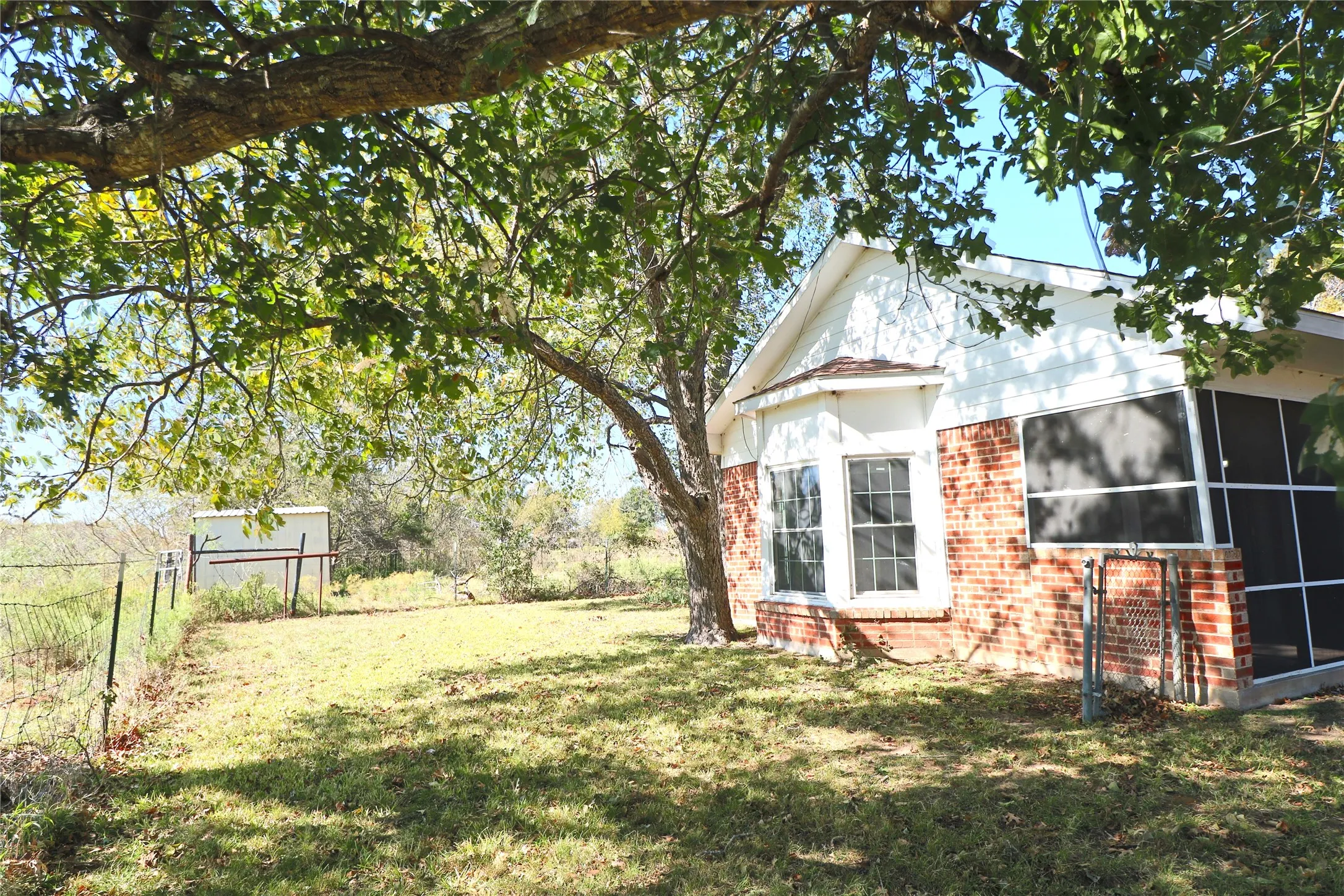 Single Family Residence For Sale in Freestone County , 1825 Fm 27 W, Wortham, Texas 76693, 3 Bedroom, 2 Bathroom, Garage spaces, 2,124 Sqft, built in 1939, mls#21106165, Real Estate Agent in Wortham, Homes For Sale in Freestone county, Homes For Sale in Wortham, Realtor in Wortham Texas, Real Estate Brokerage Independent Realty Texas, Luminita Cordes Realtor