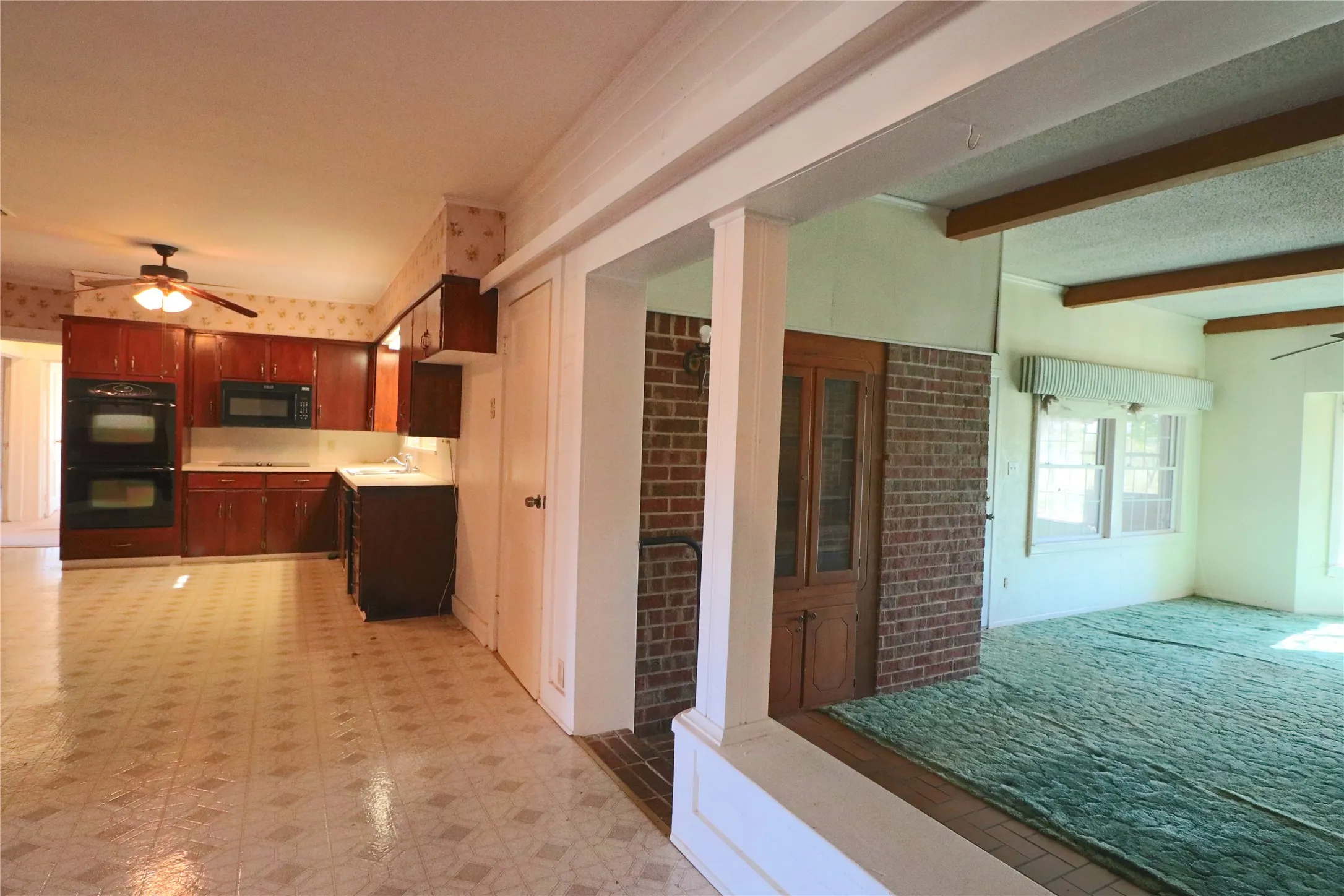 Single Family Residence For Sale in Freestone County , 1825 Fm 27 W, Wortham, Texas 76693, 3 Bedroom, 2 Bathroom, Garage spaces, 2,124 Sqft, built in 1939, mls#21106165, Real Estate Agent in Wortham, Homes For Sale in Freestone county, Homes For Sale in Wortham, Realtor in Wortham Texas, Real Estate Brokerage Independent Realty Texas, Luminita Cordes Realtor