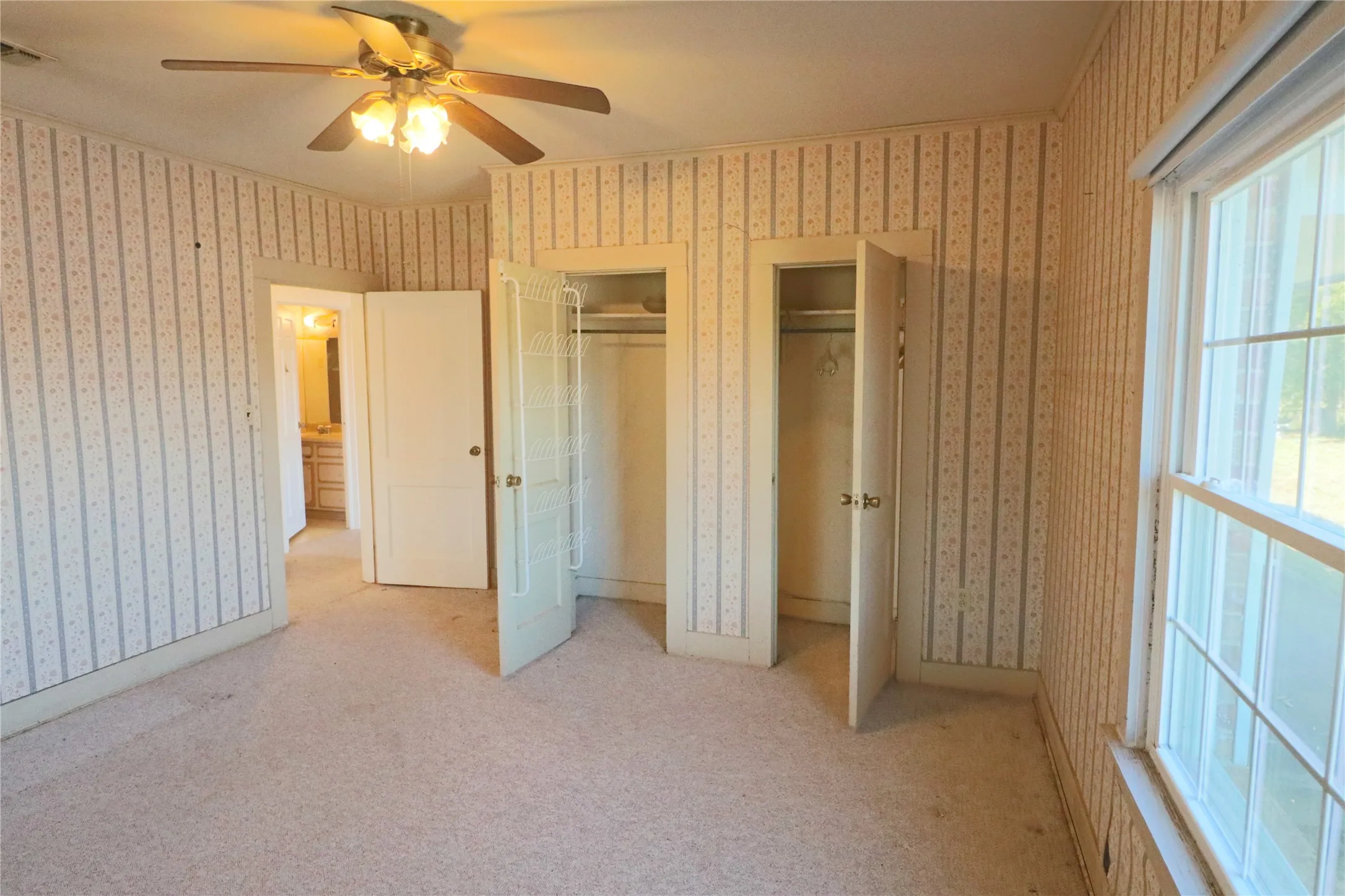 Single Family Residence For Sale in Freestone County , 1825 Fm 27 W, Wortham, Texas 76693, 3 Bedroom, 2 Bathroom, Garage spaces, 2,124 Sqft, built in 1939, mls#21106165, Real Estate Agent in Wortham, Homes For Sale in Freestone county, Homes For Sale in Wortham, Realtor in Wortham Texas, Real Estate Brokerage Independent Realty Texas, Luminita Cordes Realtor