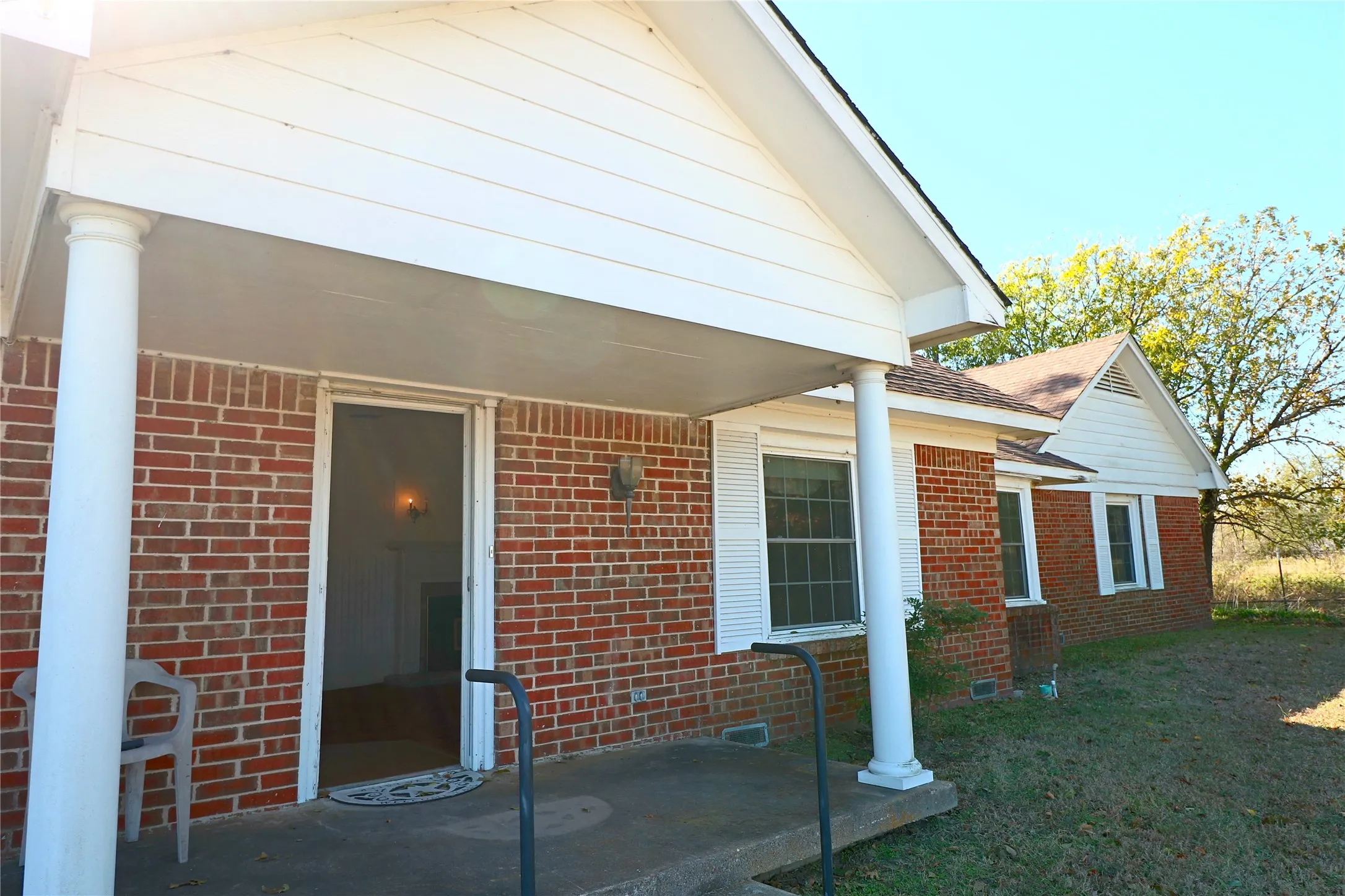 Single Family Residence For Sale in Freestone County , 1825 Fm 27 W, Wortham, Texas 76693, 3 Bedroom, 2 Bathroom, Garage spaces, 2,124 Sqft, built in 1939, mls#21106165, Real Estate Agent in Wortham, Homes For Sale in Freestone county, Homes For Sale in Wortham, Realtor in Wortham Texas, Real Estate Brokerage Independent Realty Texas, Luminita Cordes Realtor
