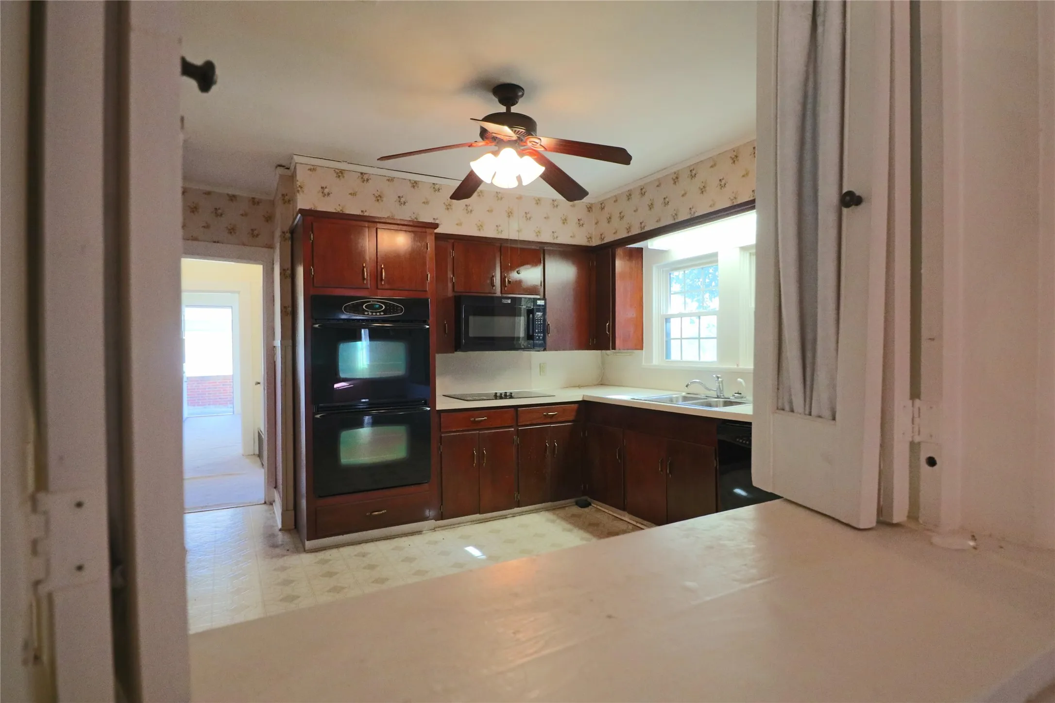 Single Family Residence For Sale in Freestone County , 1825 Fm 27 W, Wortham, Texas 76693, 3 Bedroom, 2 Bathroom, Garage spaces, 2,124 Sqft, built in 1939, mls#21106165, Real Estate Agent in Wortham, Homes For Sale in Freestone county, Homes For Sale in Wortham, Realtor in Wortham Texas, Real Estate Brokerage Independent Realty Texas, Luminita Cordes Realtor