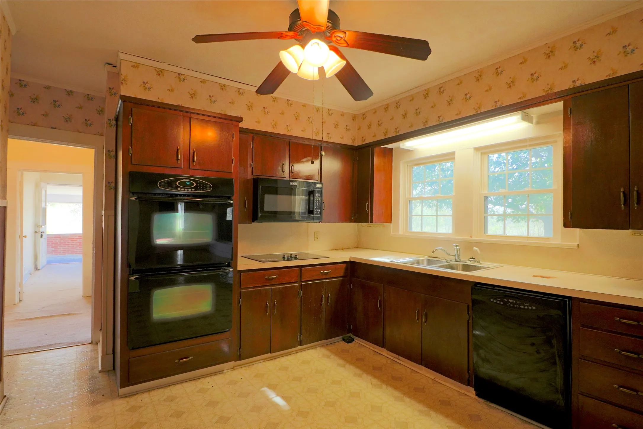 Single Family Residence For Sale in Freestone County , 1825 Fm 27 W, Wortham, Texas 76693, 3 Bedroom, 2 Bathroom, Garage spaces, 2,124 Sqft, built in 1939, mls#21106165, Real Estate Agent in Wortham, Homes For Sale in Freestone county, Homes For Sale in Wortham, Realtor in Wortham Texas, Real Estate Brokerage Independent Realty Texas, Luminita Cordes Realtor