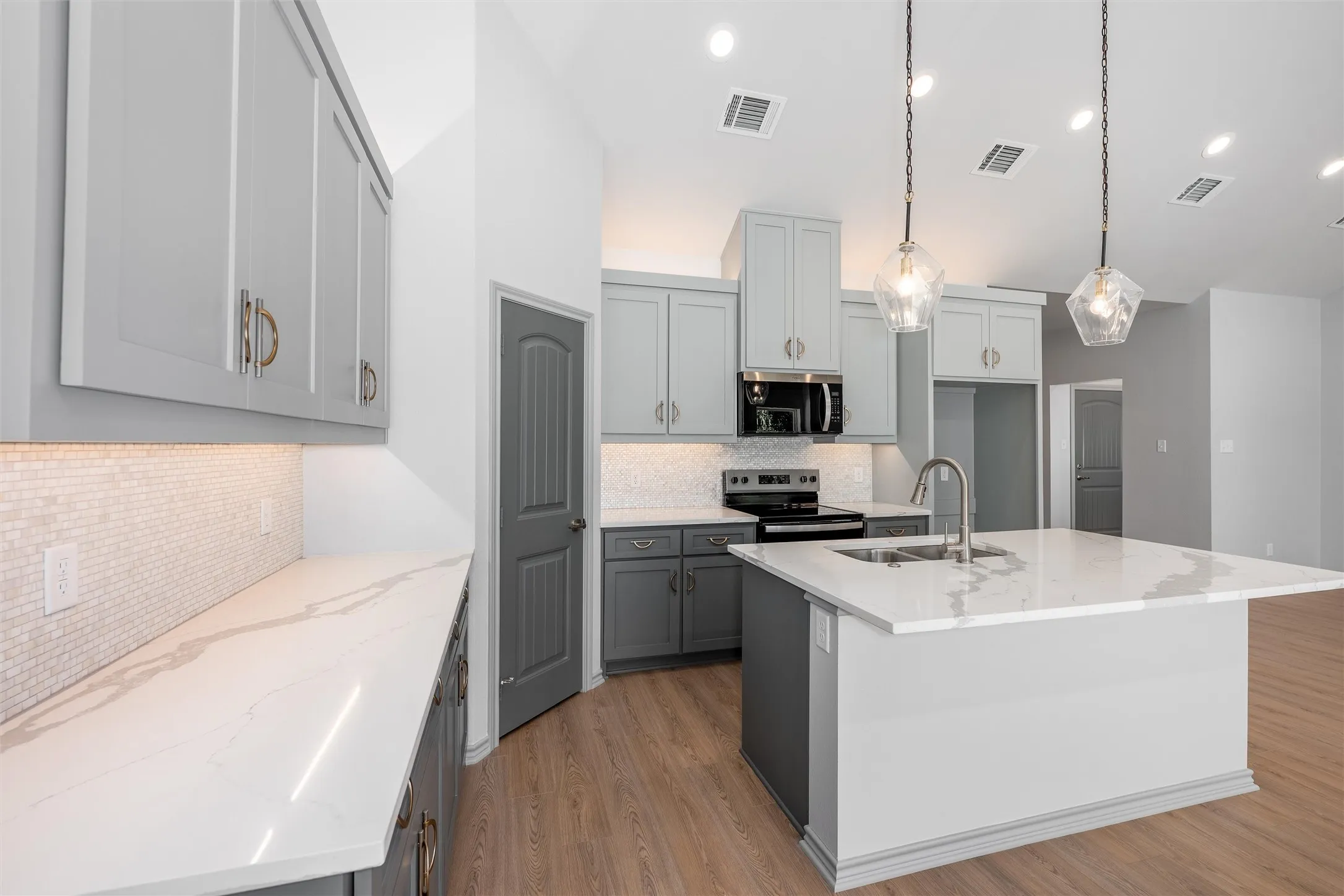 Single Family Residence For Sale in Henderson County , 213 Anchor Lane, Gun Barrel City, Texas 75156, 3 Bedroom, 3 Bathroom, 2 Garage spaces, 1,701 Sqft, built in 2025, New Construction - Complete, mls#21106228, Real Estate Agent in Gun Barrel City, Homes For Sale in Henderson county, Homes For Sale in Gun Barrel City, Realtor in Gun Barrel City Texas, Real Estate Brokerage Independent Realty Texas, Luminita Cordes Realtor