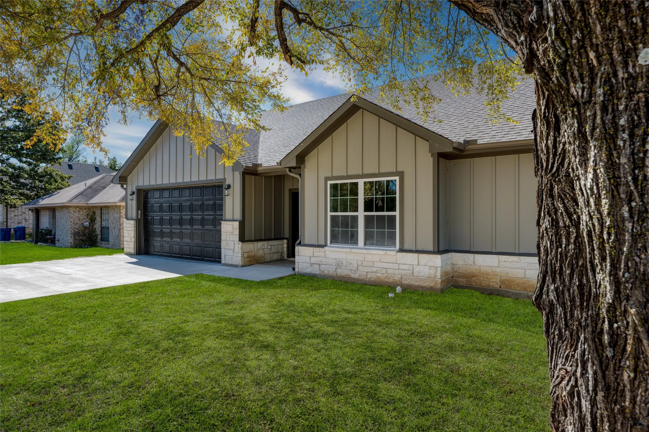 Single Family Residence For Sale in Henderson County , 213 Anchor Lane, Gun Barrel City, Texas 75156, 3 Bedroom, 3 Bathroom, 2 Garage spaces, 1,701 Sqft, built in 2025, New Construction - Complete, mls#21106228, Real Estate Agent in Gun Barrel City, Homes For Sale in Henderson county, Homes For Sale in Gun Barrel City, Realtor in Gun Barrel City Texas, Real Estate Brokerage Independent Realty Texas, Luminita Cordes Realtor