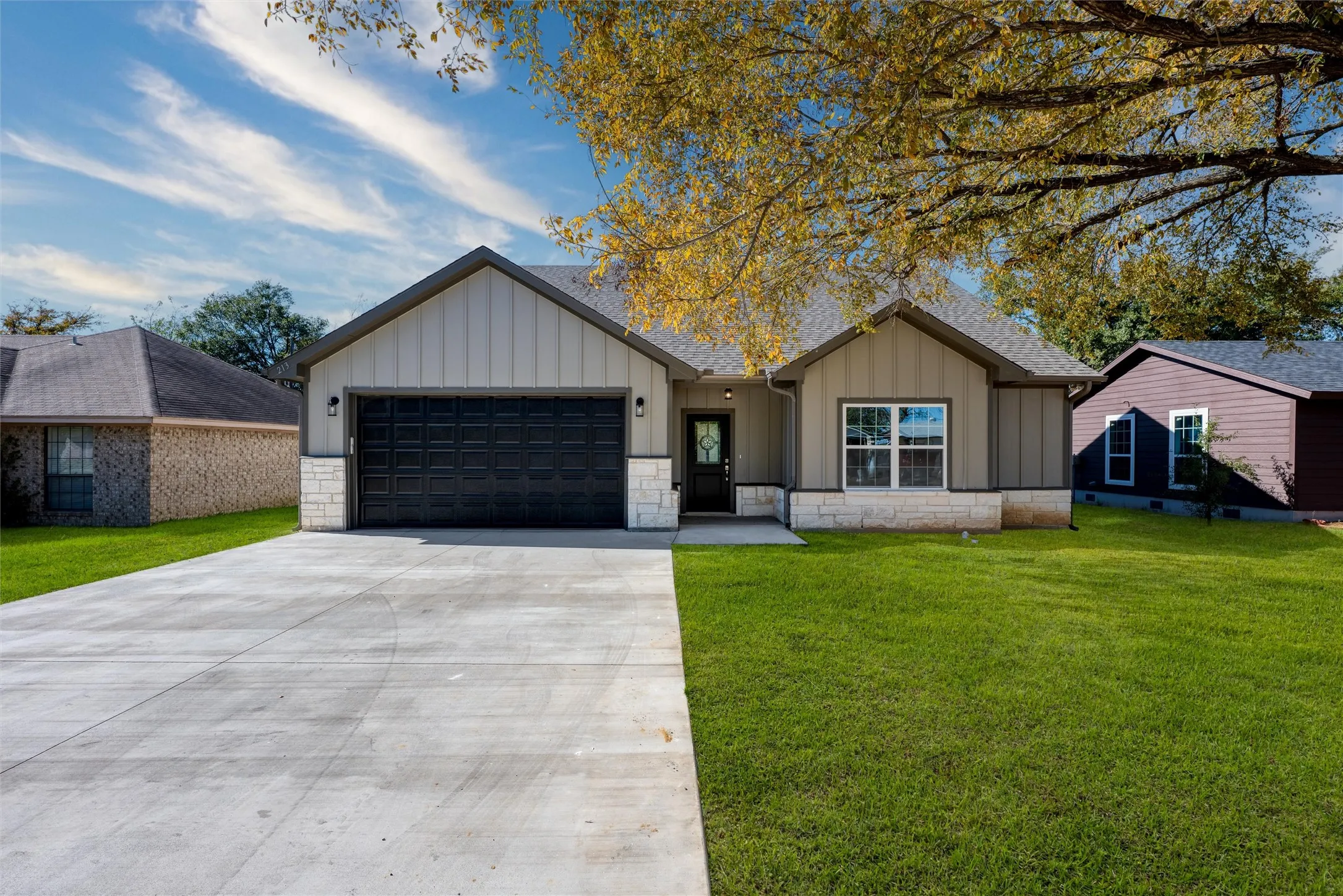 Single Family Residence For Sale in Henderson County , 213 Anchor Lane, Gun Barrel City, Texas 75156, 3 Bedroom, 3 Bathroom, 2 Garage spaces, 1,701 Sqft, built in 2025, New Construction - Complete, mls#21106228, Real Estate Agent in Gun Barrel City, Homes For Sale in Henderson county, Homes For Sale in Gun Barrel City, Realtor in Gun Barrel City Texas, Real Estate Brokerage Independent Realty Texas, Luminita Cordes Realtor