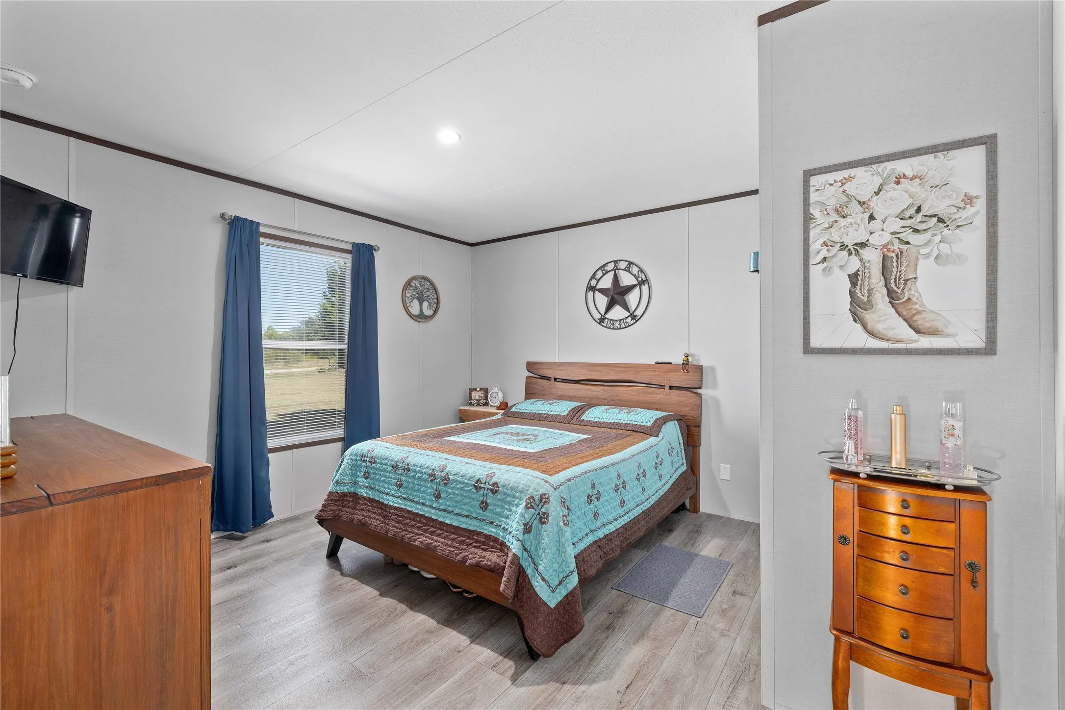 Manufactured Home For Sale in Brown County , 6935 County Road 467, Brownwood, Texas 76801, 2 Bedroom, 1 Bathroom, Garage spaces, 784 Sqft, built in 2024, Preowned, mls#21103441, Real Estate Agent in Brownwood, Homes For Sale in Brown county, Homes For Sale in Brownwood, Realtor in Brownwood Texas, Real Estate Brokerage Independent Realty Texas, Luminita Cordes Realtor
