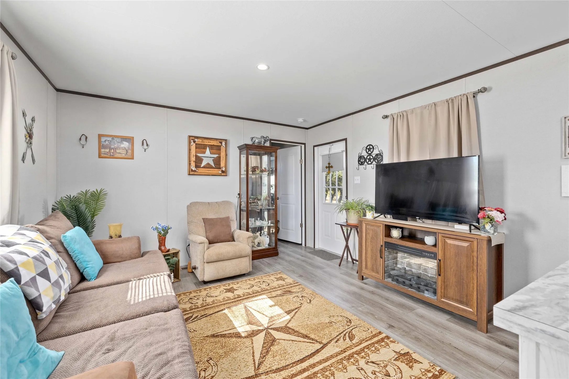 Manufactured Home For Sale in Brown County , 6935 County Road 467, Brownwood, Texas 76801, 2 Bedroom, 1 Bathroom, Garage spaces, 784 Sqft, built in 2024, Preowned, mls#21103441, Real Estate Agent in Brownwood, Homes For Sale in Brown county, Homes For Sale in Brownwood, Realtor in Brownwood Texas, Real Estate Brokerage Independent Realty Texas, Luminita Cordes Realtor
