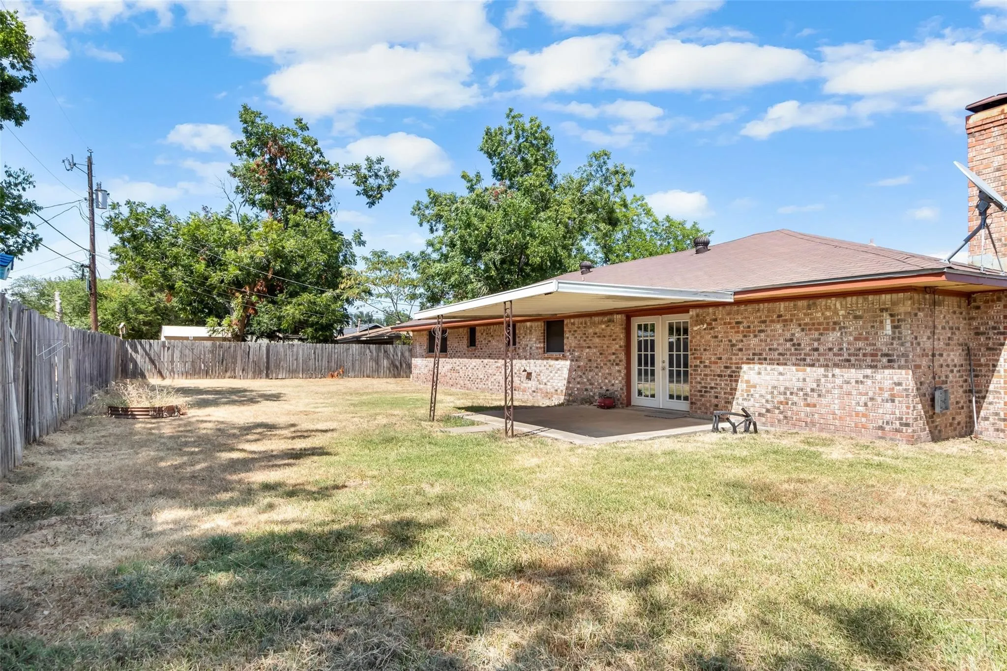 Single Family Residence For Sale in Freestone County , 406 Chumney Drive, Teague, Texas 75860, 3 Bedroom, 2 Bathroom, Garage spaces, 2,100 Sqft, built in 1975, Preowned, mls#21102784, Real Estate Agent in Teague, Homes For Sale in Freestone county, Homes For Sale in Teague, Realtor in Teague Texas, Real Estate Brokerage Independent Realty Texas, Luminita Cordes Realtor