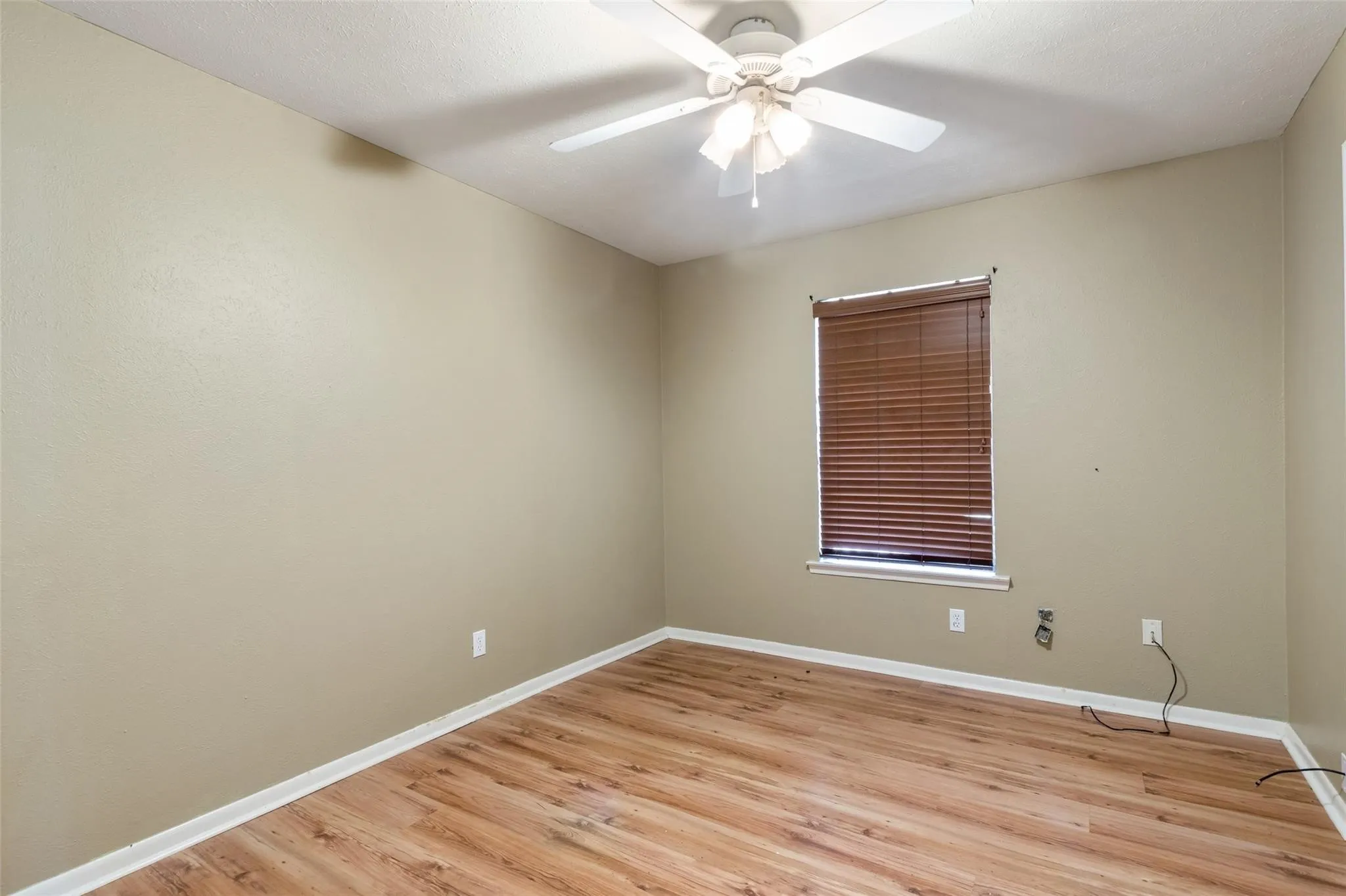 Single Family Residence For Sale in Freestone County , 406 Chumney Drive, Teague, Texas 75860, 3 Bedroom, 2 Bathroom, Garage spaces, 2,100 Sqft, built in 1975, Preowned, mls#21102784, Real Estate Agent in Teague, Homes For Sale in Freestone county, Homes For Sale in Teague, Realtor in Teague Texas, Real Estate Brokerage Independent Realty Texas, Luminita Cordes Realtor