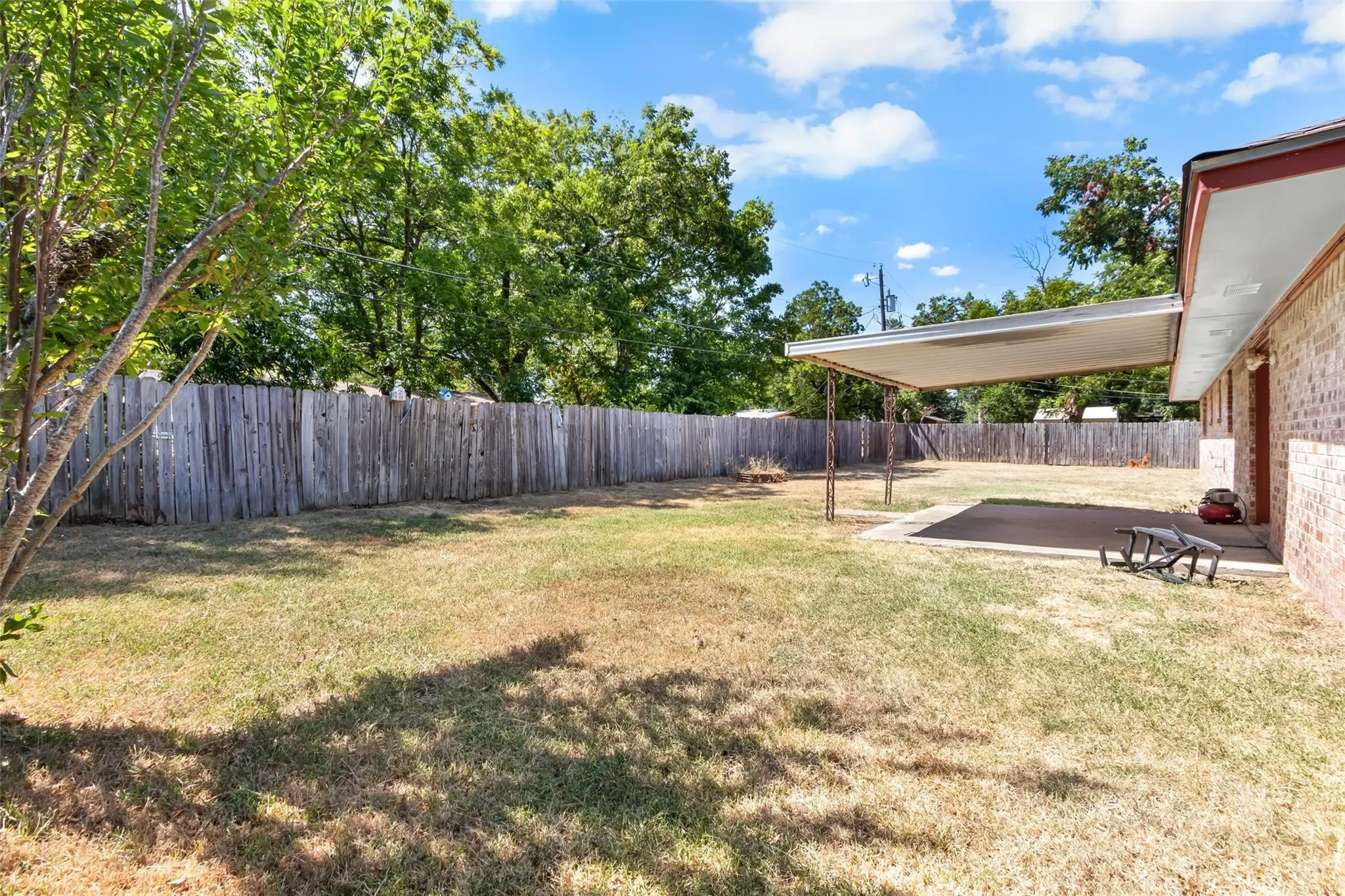 Single Family Residence For Sale in Freestone County , 406 Chumney Drive, Teague, Texas 75860, 3 Bedroom, 2 Bathroom, Garage spaces, 2,100 Sqft, built in 1975, Preowned, mls#21102784, Real Estate Agent in Teague, Homes For Sale in Freestone county, Homes For Sale in Teague, Realtor in Teague Texas, Real Estate Brokerage Independent Realty Texas, Luminita Cordes Realtor