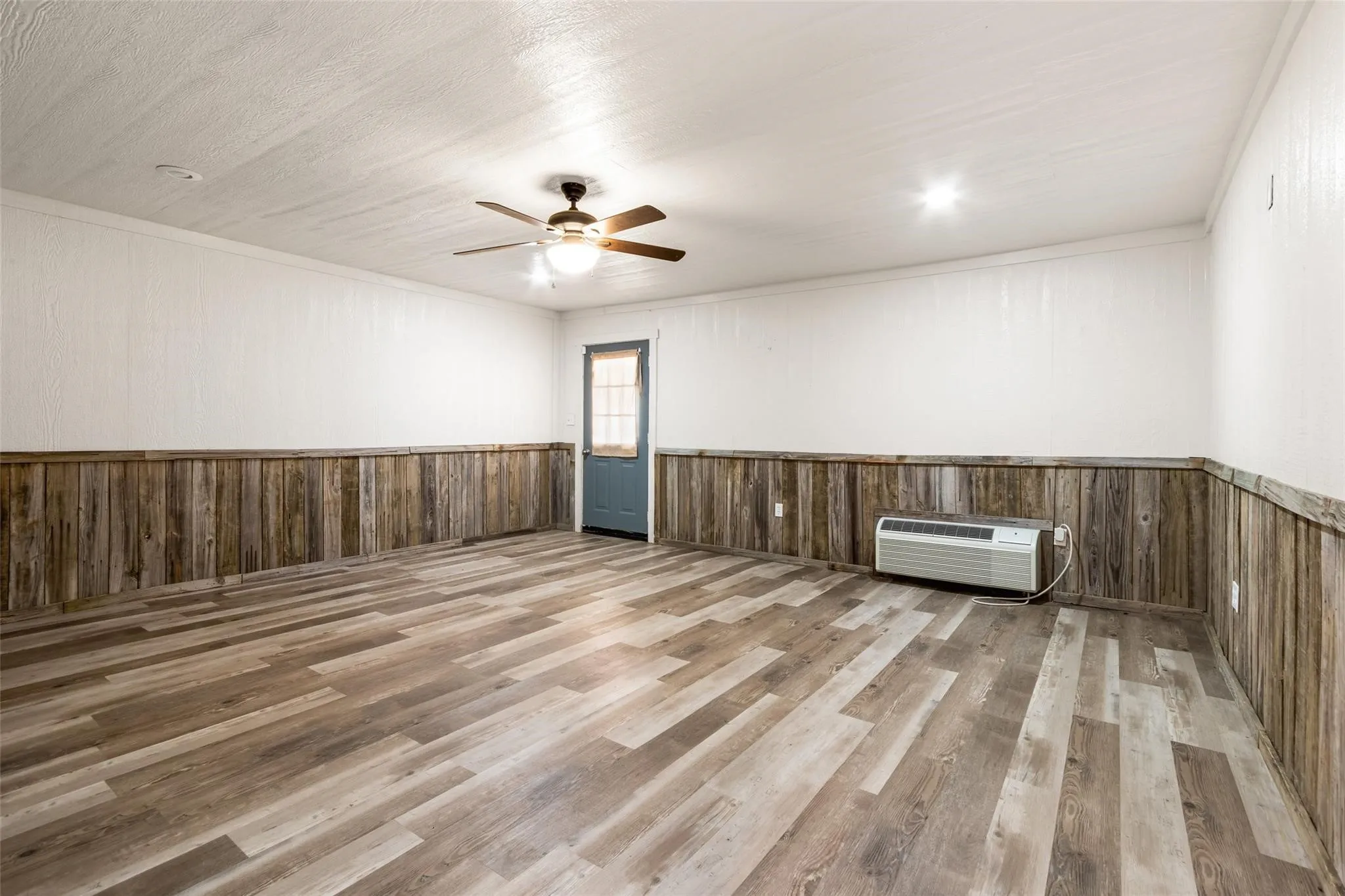 Single Family Residence For Sale in Freestone County , 406 Chumney Drive, Teague, Texas 75860, 3 Bedroom, 2 Bathroom, Garage spaces, 2,100 Sqft, built in 1975, Preowned, mls#21102784, Real Estate Agent in Teague, Homes For Sale in Freestone county, Homes For Sale in Teague, Realtor in Teague Texas, Real Estate Brokerage Independent Realty Texas, Luminita Cordes Realtor