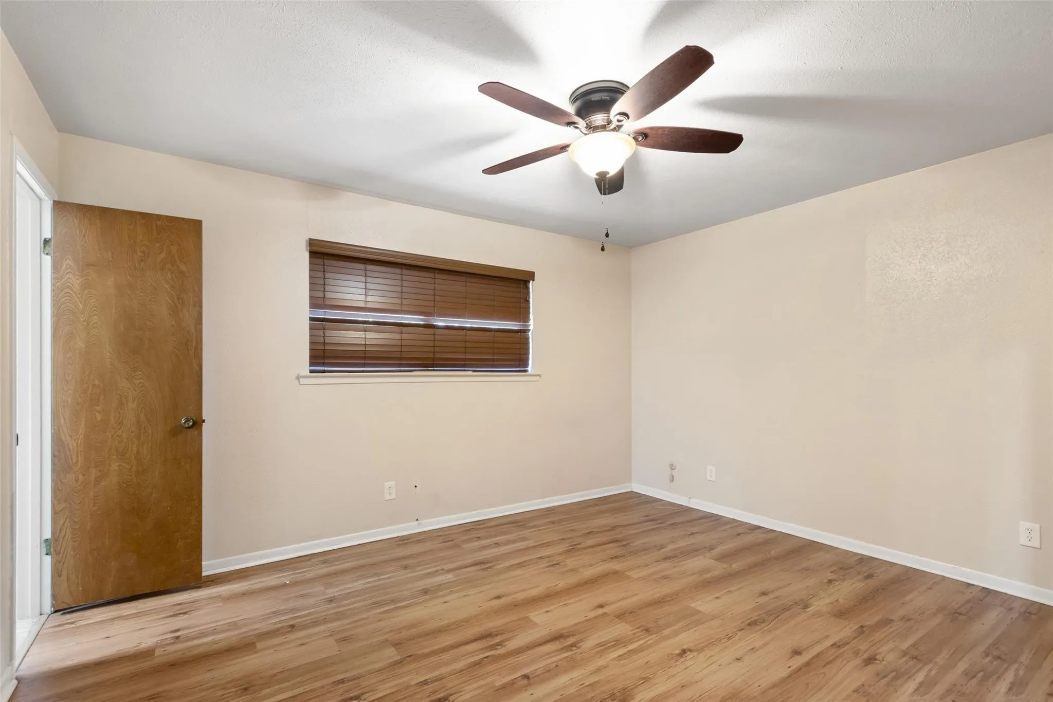 Single Family Residence For Sale in Freestone County , 406 Chumney Drive, Teague, Texas 75860, 3 Bedroom, 2 Bathroom, Garage spaces, 2,100 Sqft, built in 1975, Preowned, mls#21102784, Real Estate Agent in Teague, Homes For Sale in Freestone county, Homes For Sale in Teague, Realtor in Teague Texas, Real Estate Brokerage Independent Realty Texas, Luminita Cordes Realtor