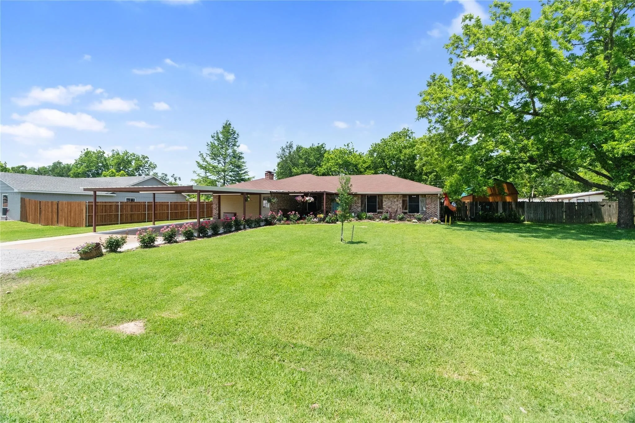 Single Family Residence For Sale in Freestone County , 406 Chumney Drive, Teague, Texas 75860, 3 Bedroom, 2 Bathroom, Garage spaces, 2,100 Sqft, built in 1975, Preowned, mls#21102784, Real Estate Agent in Teague, Homes For Sale in Freestone county, Homes For Sale in Teague, Realtor in Teague Texas, Real Estate Brokerage Independent Realty Texas, Luminita Cordes Realtor