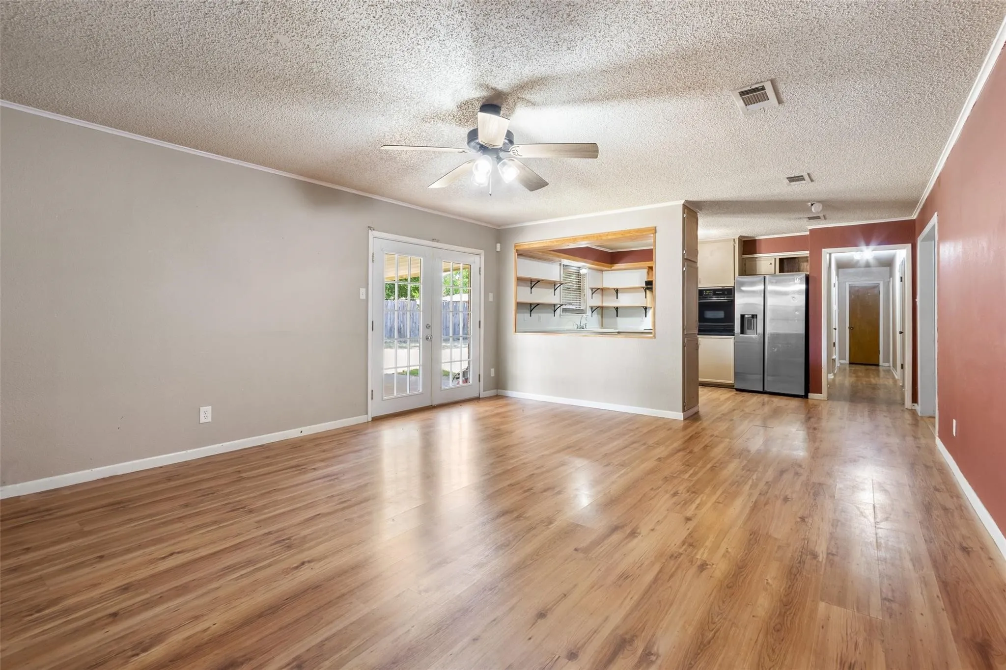 Single Family Residence For Sale in Freestone County , 406 Chumney Drive, Teague, Texas 75860, 3 Bedroom, 2 Bathroom, Garage spaces, 2,100 Sqft, built in 1975, Preowned, mls#21102784, Real Estate Agent in Teague, Homes For Sale in Freestone county, Homes For Sale in Teague, Realtor in Teague Texas, Real Estate Brokerage Independent Realty Texas, Luminita Cordes Realtor
