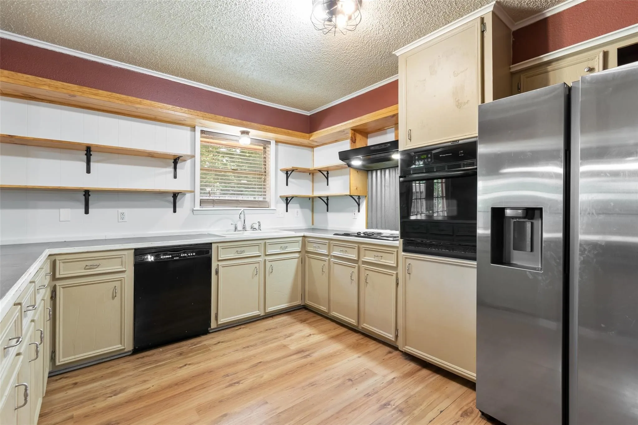 Single Family Residence For Sale in Freestone County , 406 Chumney Drive, Teague, Texas 75860, 3 Bedroom, 2 Bathroom, Garage spaces, 2,100 Sqft, built in 1975, Preowned, mls#21102784, Real Estate Agent in Teague, Homes For Sale in Freestone county, Homes For Sale in Teague, Realtor in Teague Texas, Real Estate Brokerage Independent Realty Texas, Luminita Cordes Realtor
