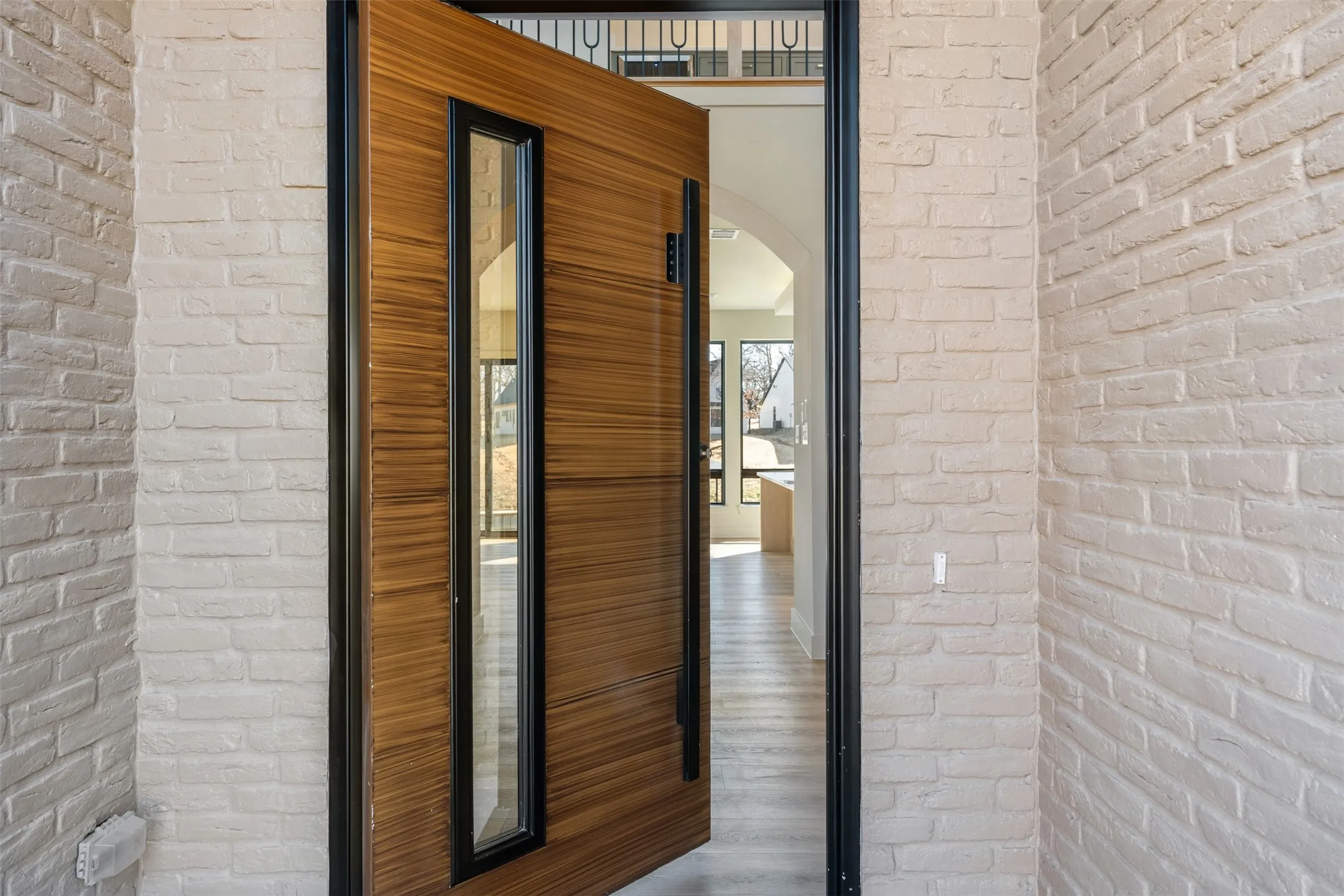 Pivot door
