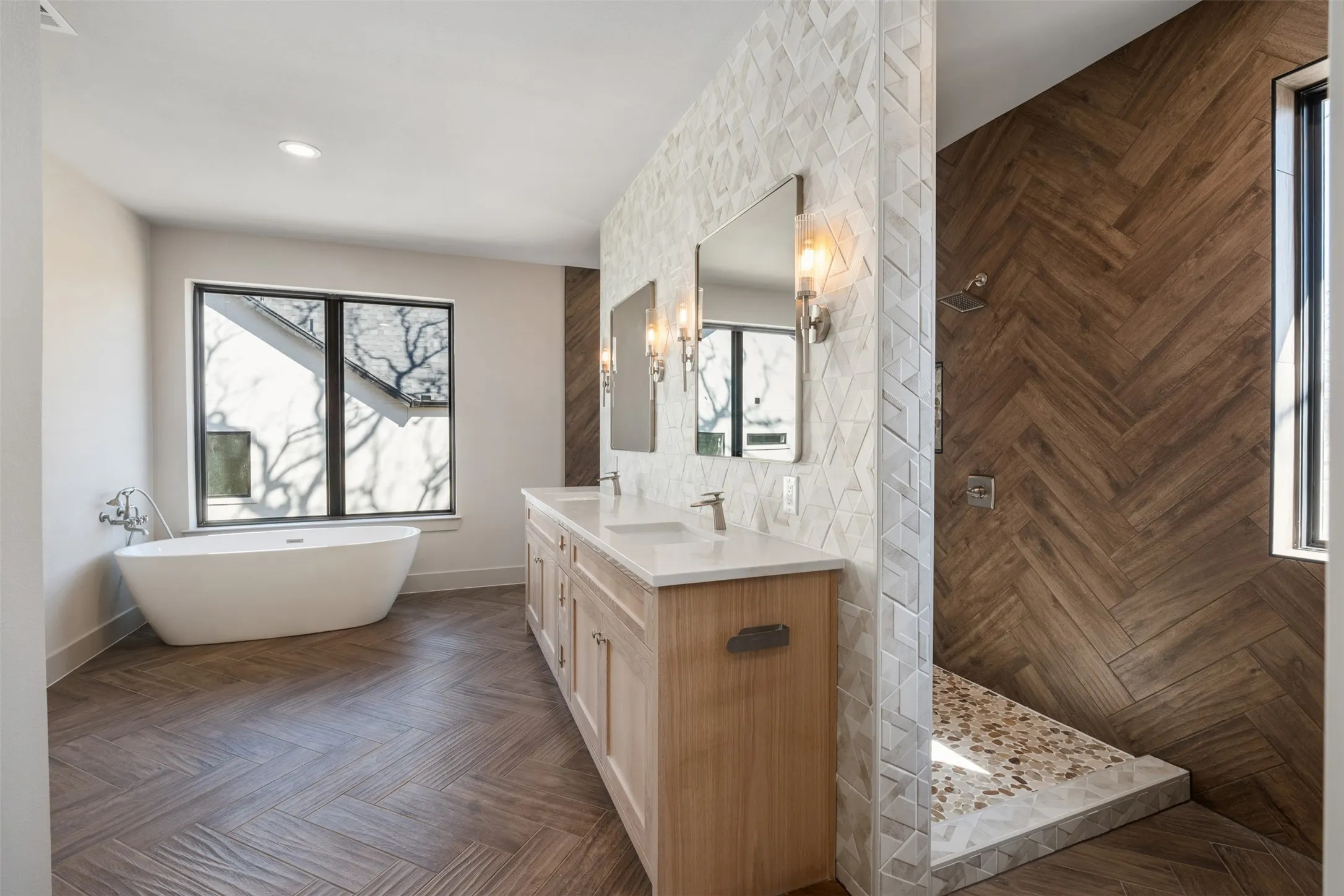 Hollywood tub