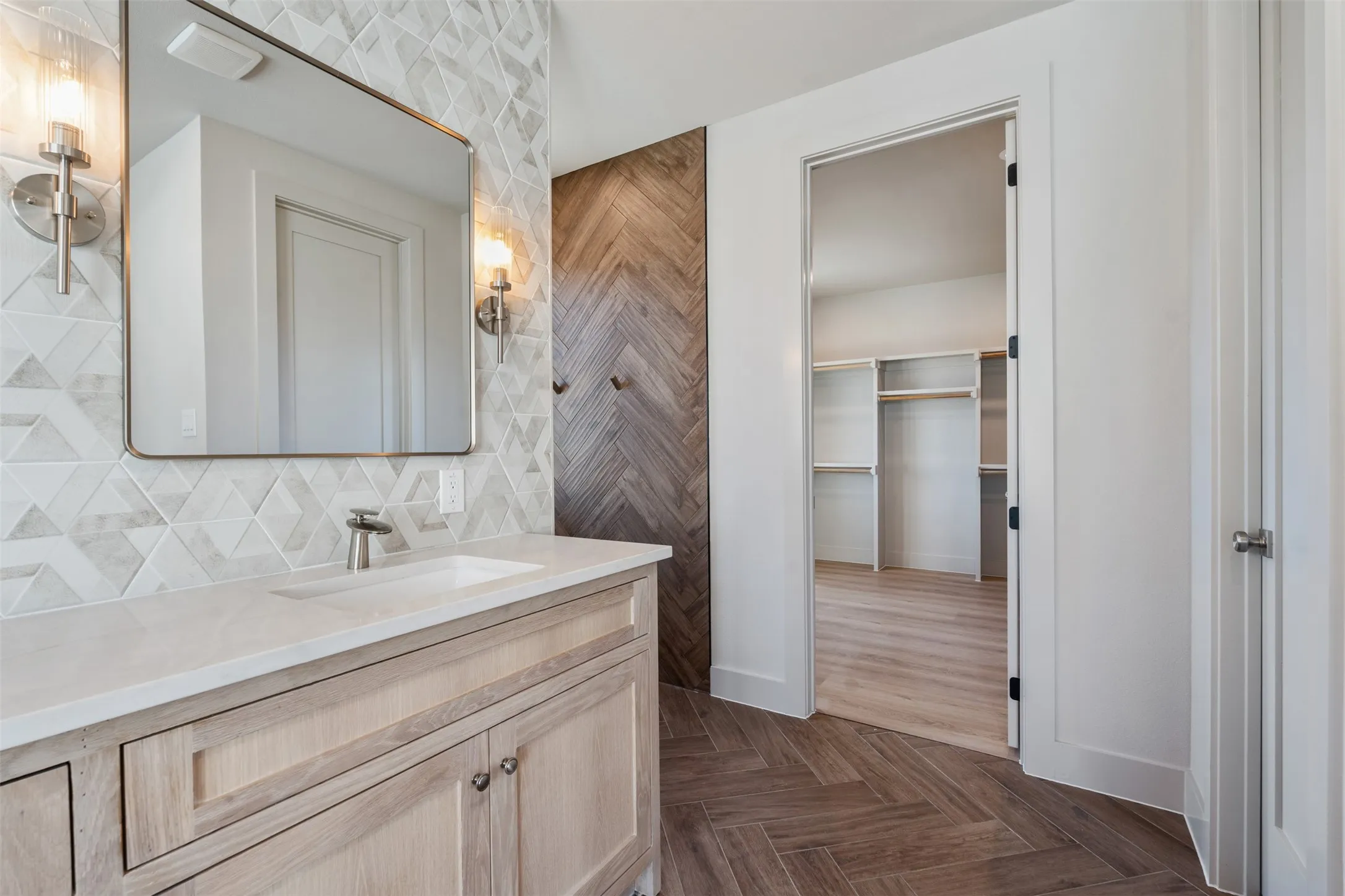 Dual sinks and private water closet