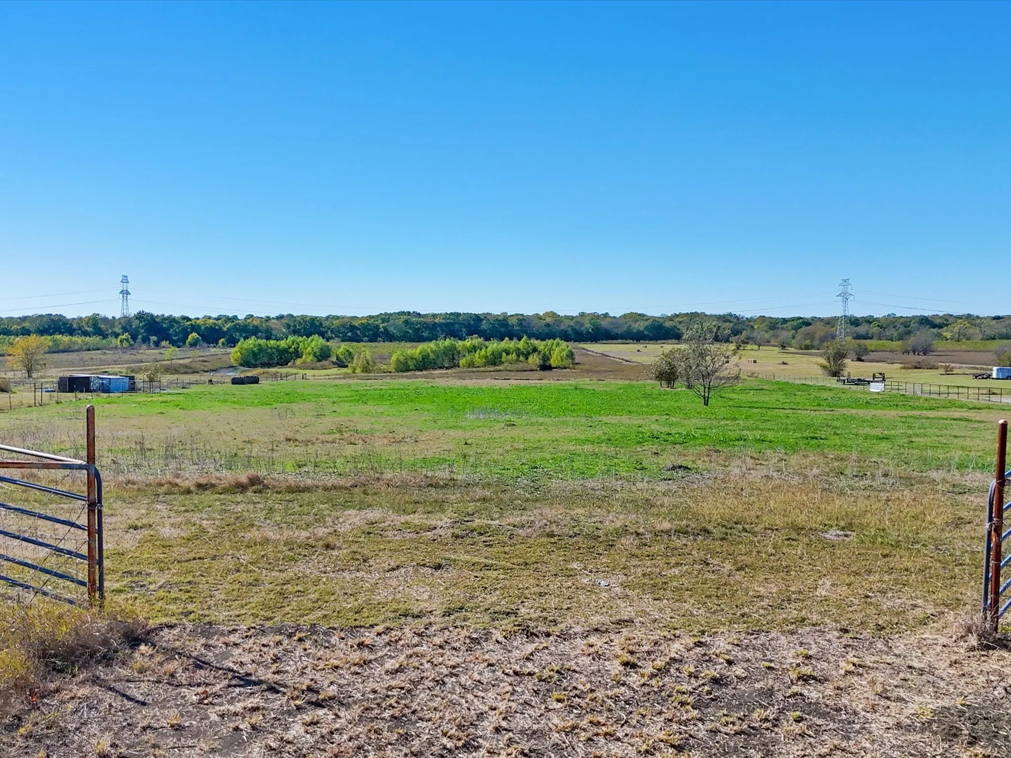 View of yard with a view of countryside