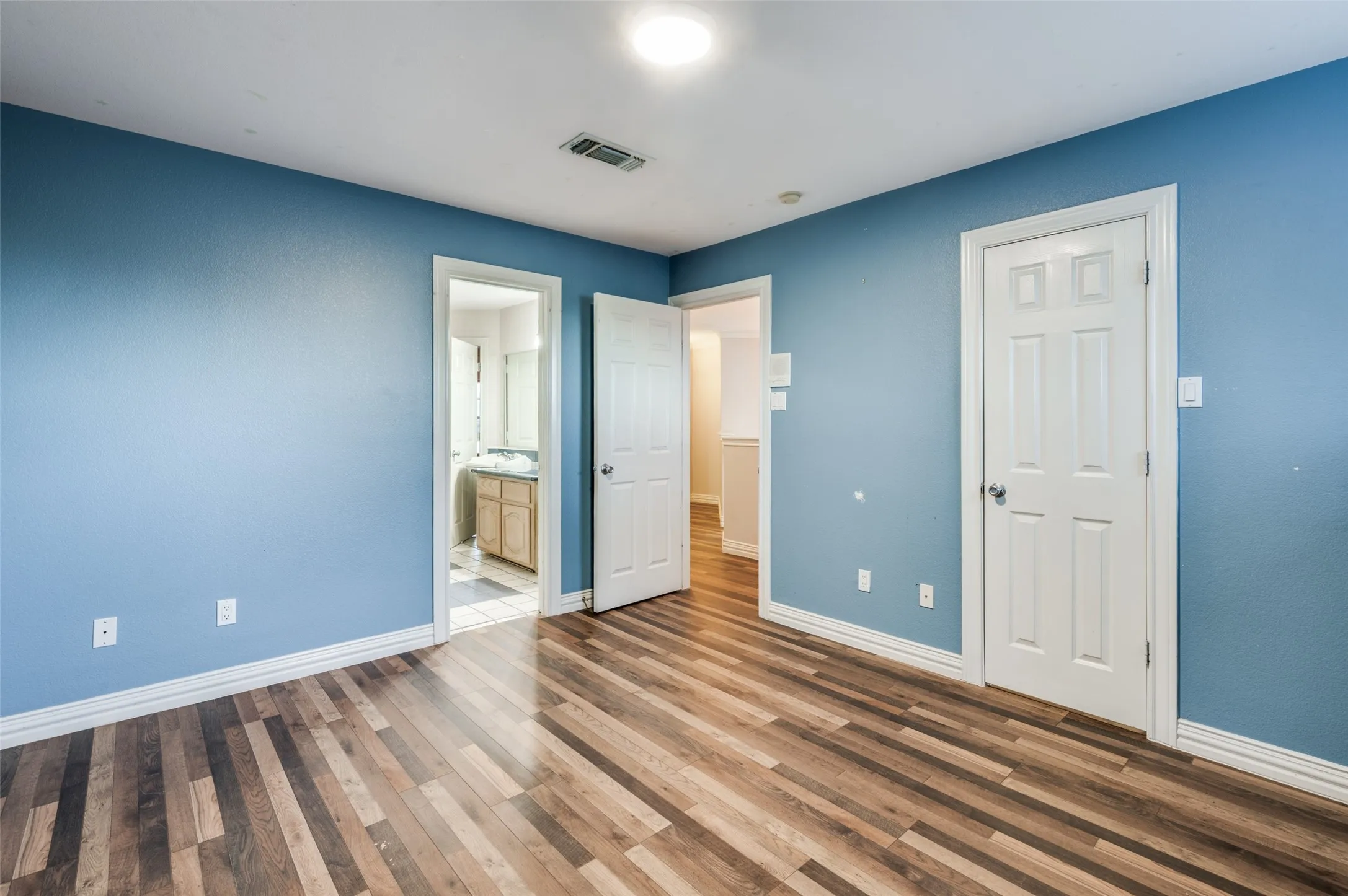 Lovely upstairs bedroom adjacent to jack and jill bathroom, with big walk in closet!