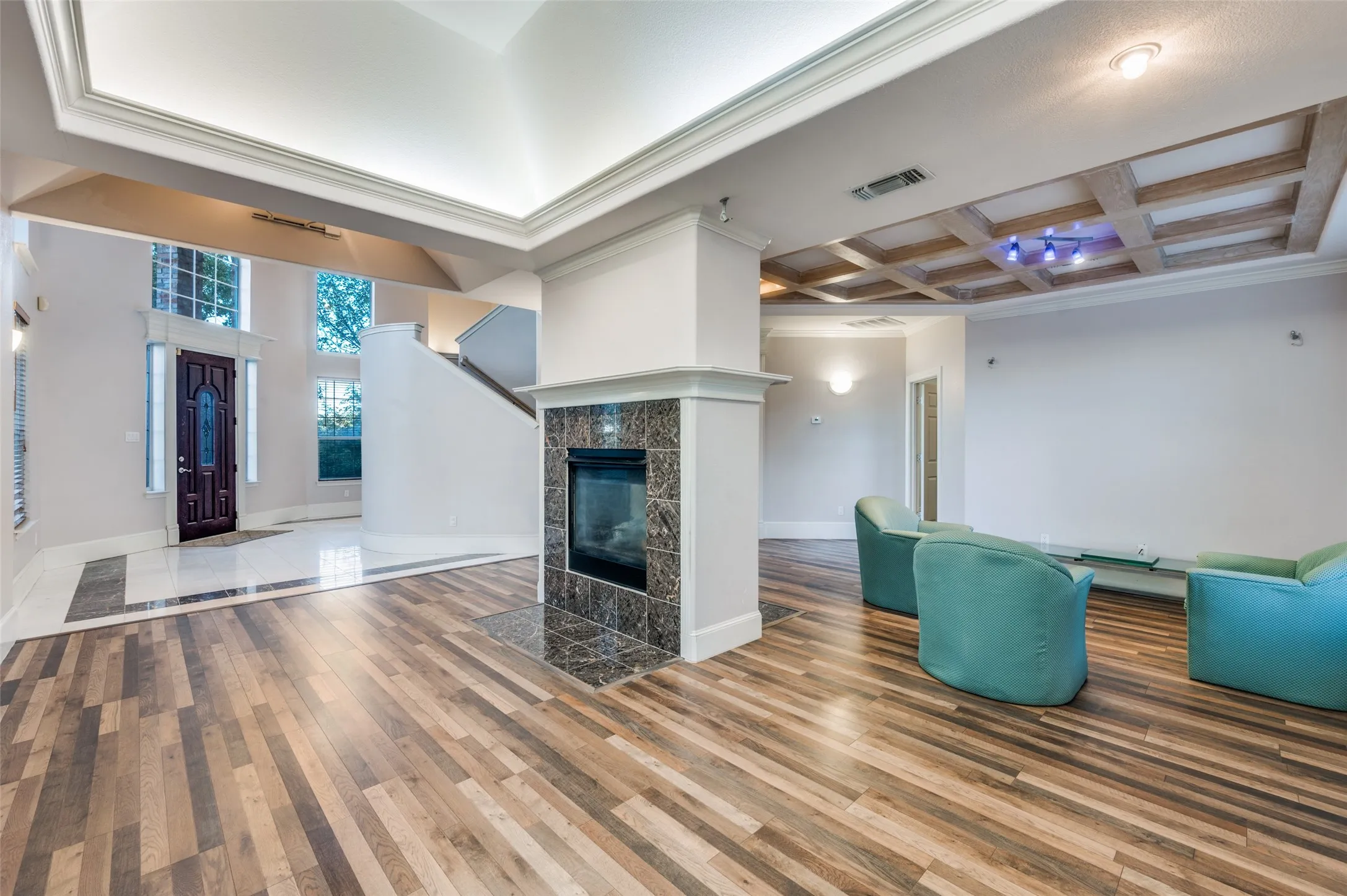 Spacious living dining combination with easy flip switch fireplace!