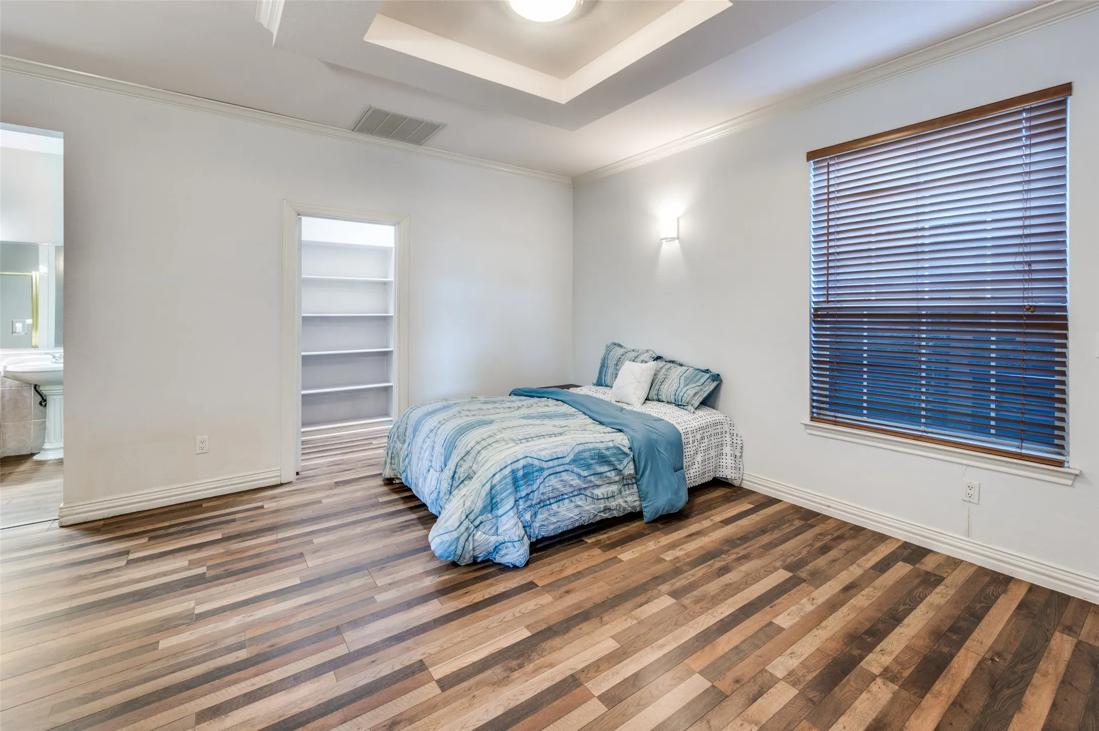 Lovely primary with a closet for miles!
