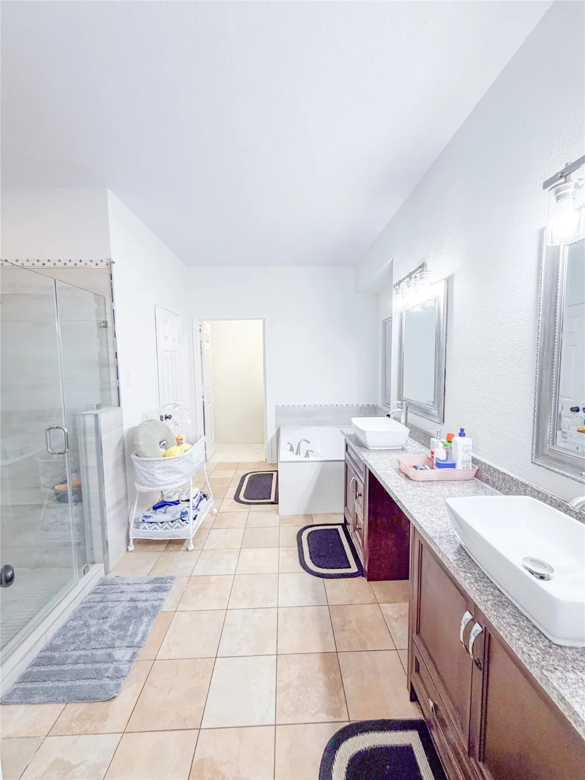Single Family Residence For Sale in Denton County , 1236 Whitehorse Drive, Lewisville, Texas 75077, 3 Bedroom, 3 Bathroom, 2 Garage spaces, 2,408 Sqft, built in 1995, mls#21106517, Real Estate Agent in Lewisville, Homes For Sale in Denton county, Homes For Sale in Lewisville, Realtor in Lewisville Texas, Real Estate Brokerage Independent Realty Texas, Luminita Cordes Realtor