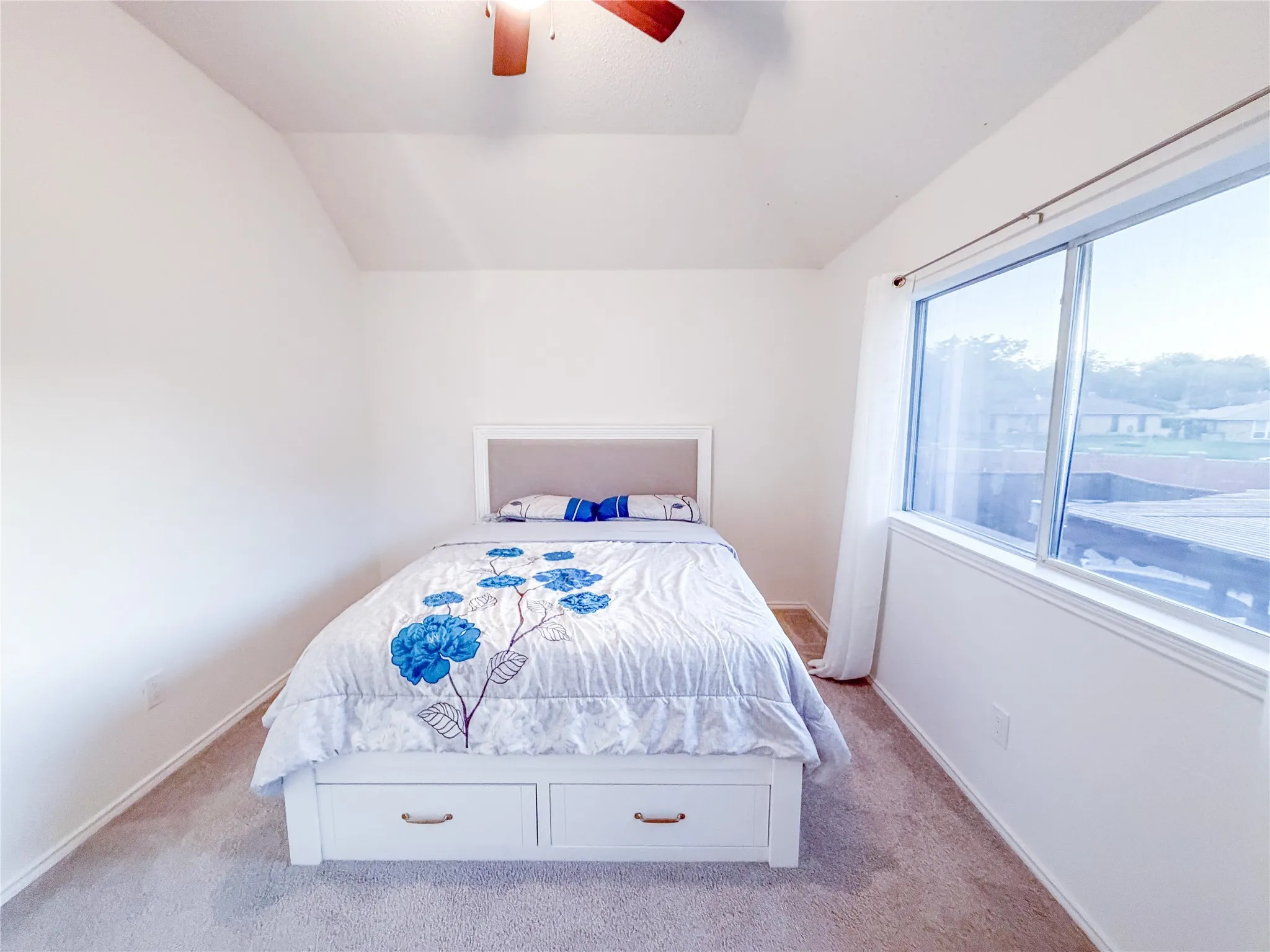Single Family Residence For Sale in Denton County , 1236 Whitehorse Drive, Lewisville, Texas 75077, 3 Bedroom, 3 Bathroom, 2 Garage spaces, 2,408 Sqft, built in 1995, mls#21106517, Real Estate Agent in Lewisville, Homes For Sale in Denton county, Homes For Sale in Lewisville, Realtor in Lewisville Texas, Real Estate Brokerage Independent Realty Texas, Luminita Cordes Realtor