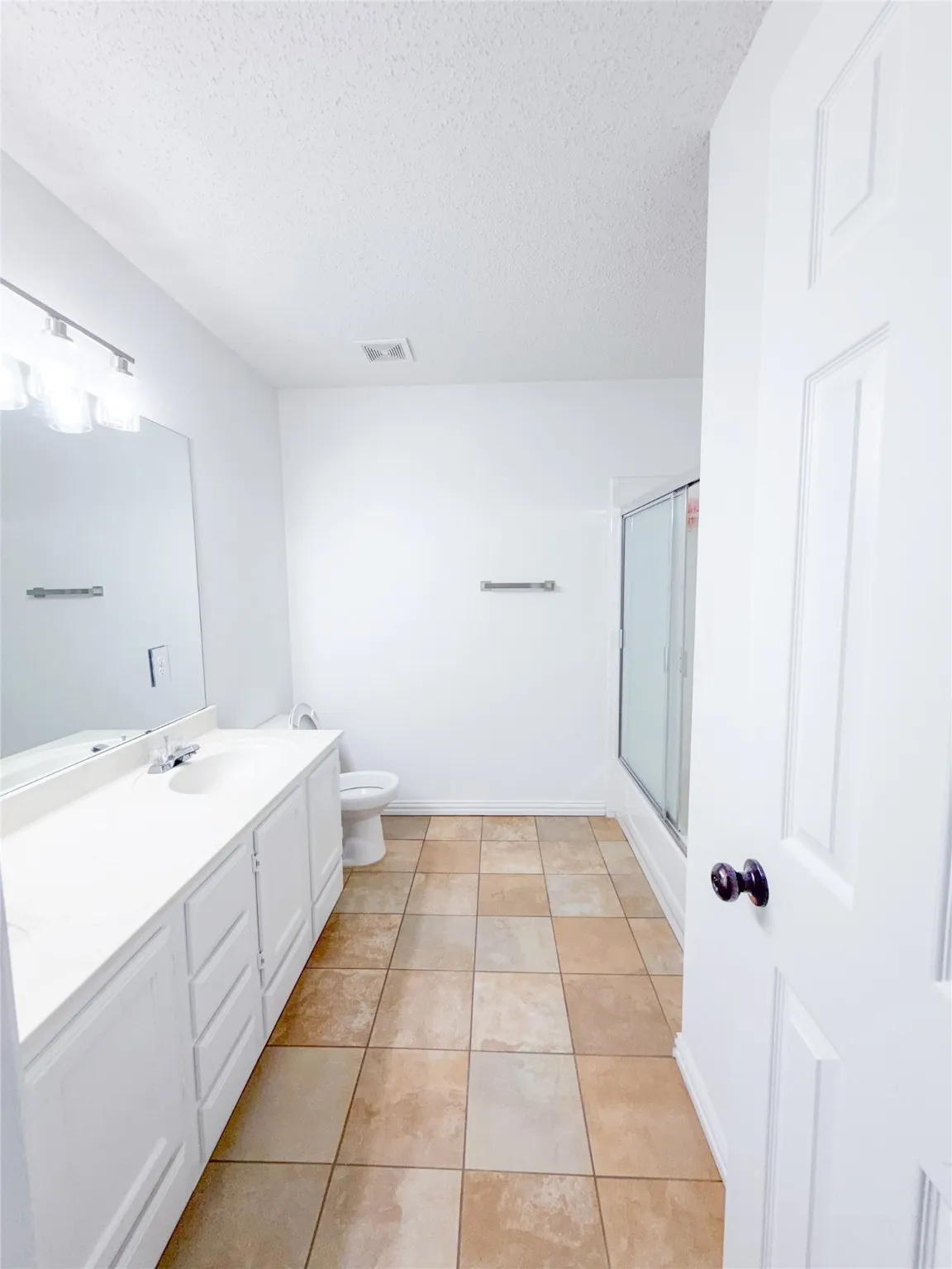 Single Family Residence For Sale in Denton County , 1236 Whitehorse Drive, Lewisville, Texas 75077, 3 Bedroom, 3 Bathroom, 2 Garage spaces, 2,408 Sqft, built in 1995, mls#21106517, Real Estate Agent in Lewisville, Homes For Sale in Denton county, Homes For Sale in Lewisville, Realtor in Lewisville Texas, Real Estate Brokerage Independent Realty Texas, Luminita Cordes Realtor