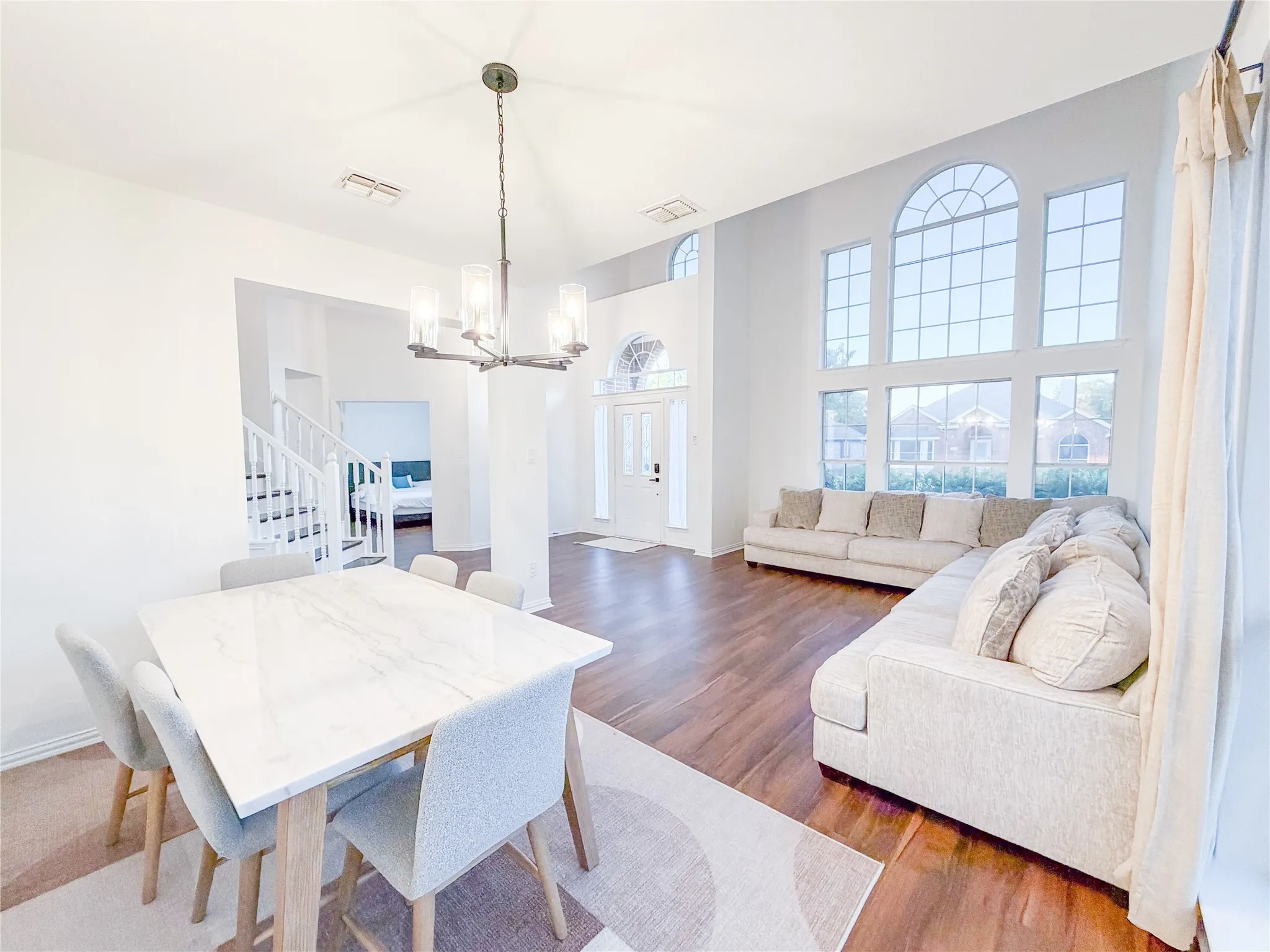 Single Family Residence For Sale in Denton County , 1236 Whitehorse Drive, Lewisville, Texas 75077, 3 Bedroom, 3 Bathroom, 2 Garage spaces, 2,408 Sqft, built in 1995, mls#21106517, Real Estate Agent in Lewisville, Homes For Sale in Denton county, Homes For Sale in Lewisville, Realtor in Lewisville Texas, Real Estate Brokerage Independent Realty Texas, Luminita Cordes Realtor