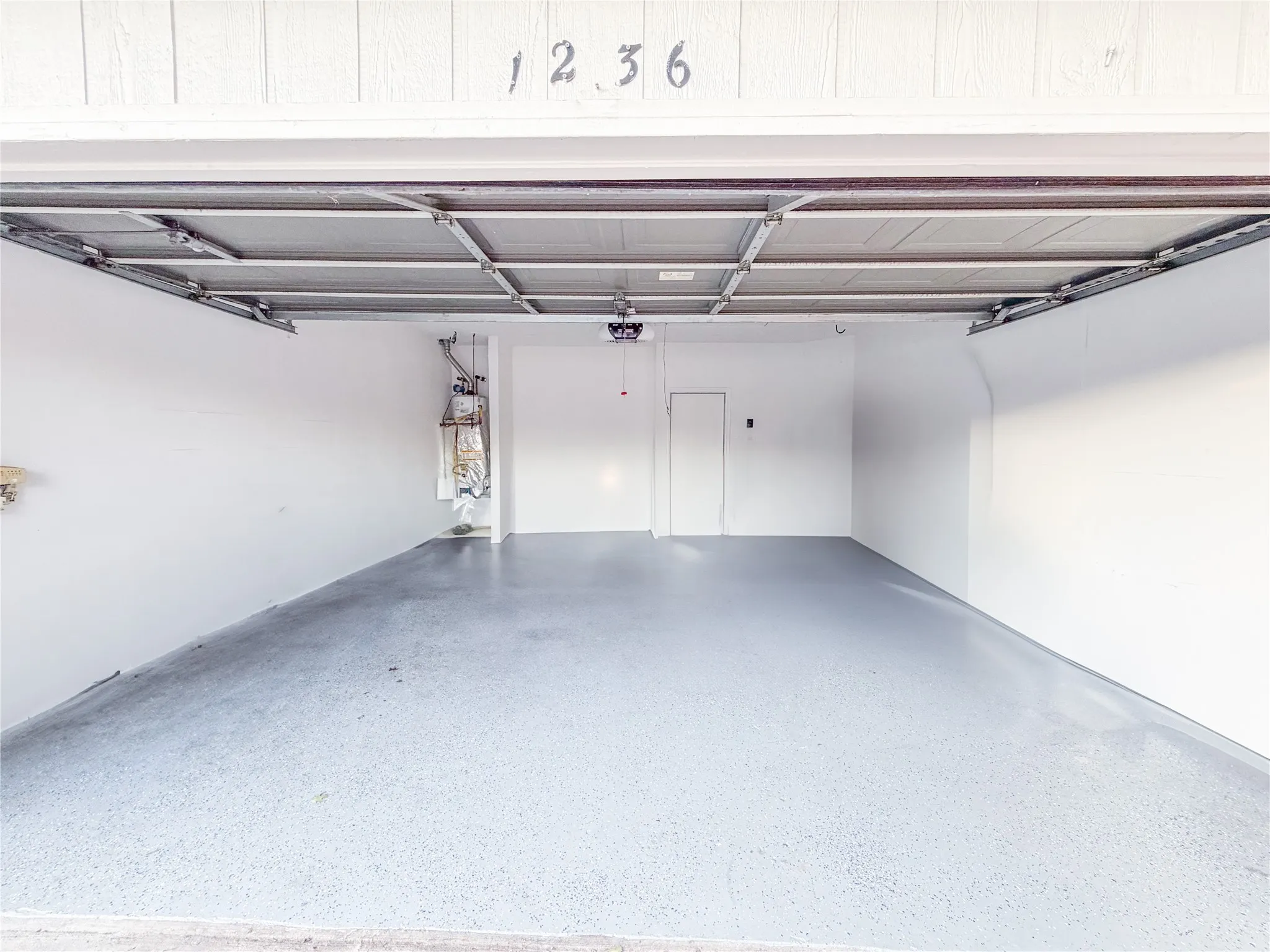 Single Family Residence For Sale in Denton County , 1236 Whitehorse Drive, Lewisville, Texas 75077, 3 Bedroom, 3 Bathroom, 2 Garage spaces, 2,408 Sqft, built in 1995, mls#21106517, Real Estate Agent in Lewisville, Homes For Sale in Denton county, Homes For Sale in Lewisville, Realtor in Lewisville Texas, Real Estate Brokerage Independent Realty Texas, Luminita Cordes Realtor